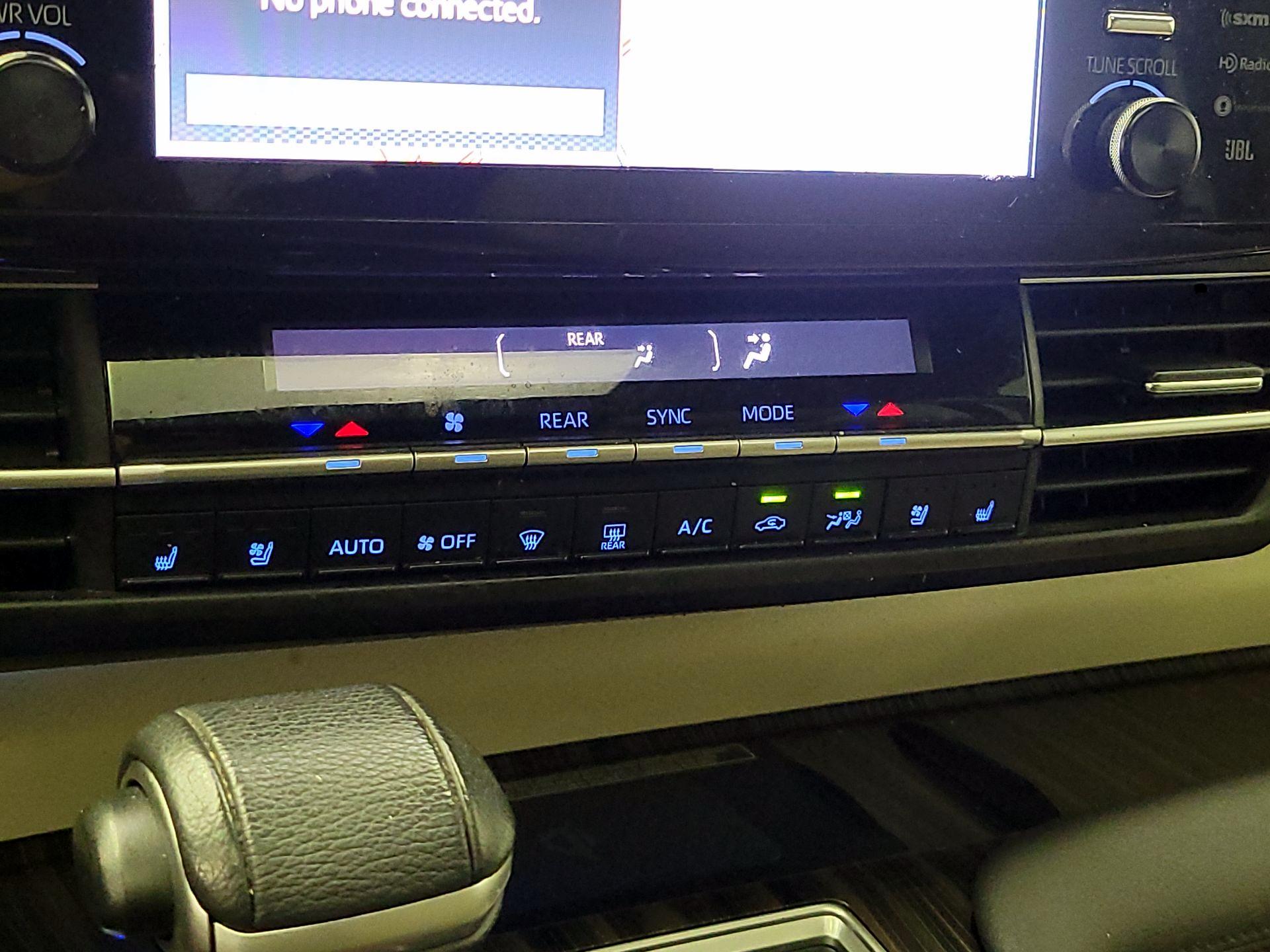 Thumbnail: 2021 Toyota Sienna - 17