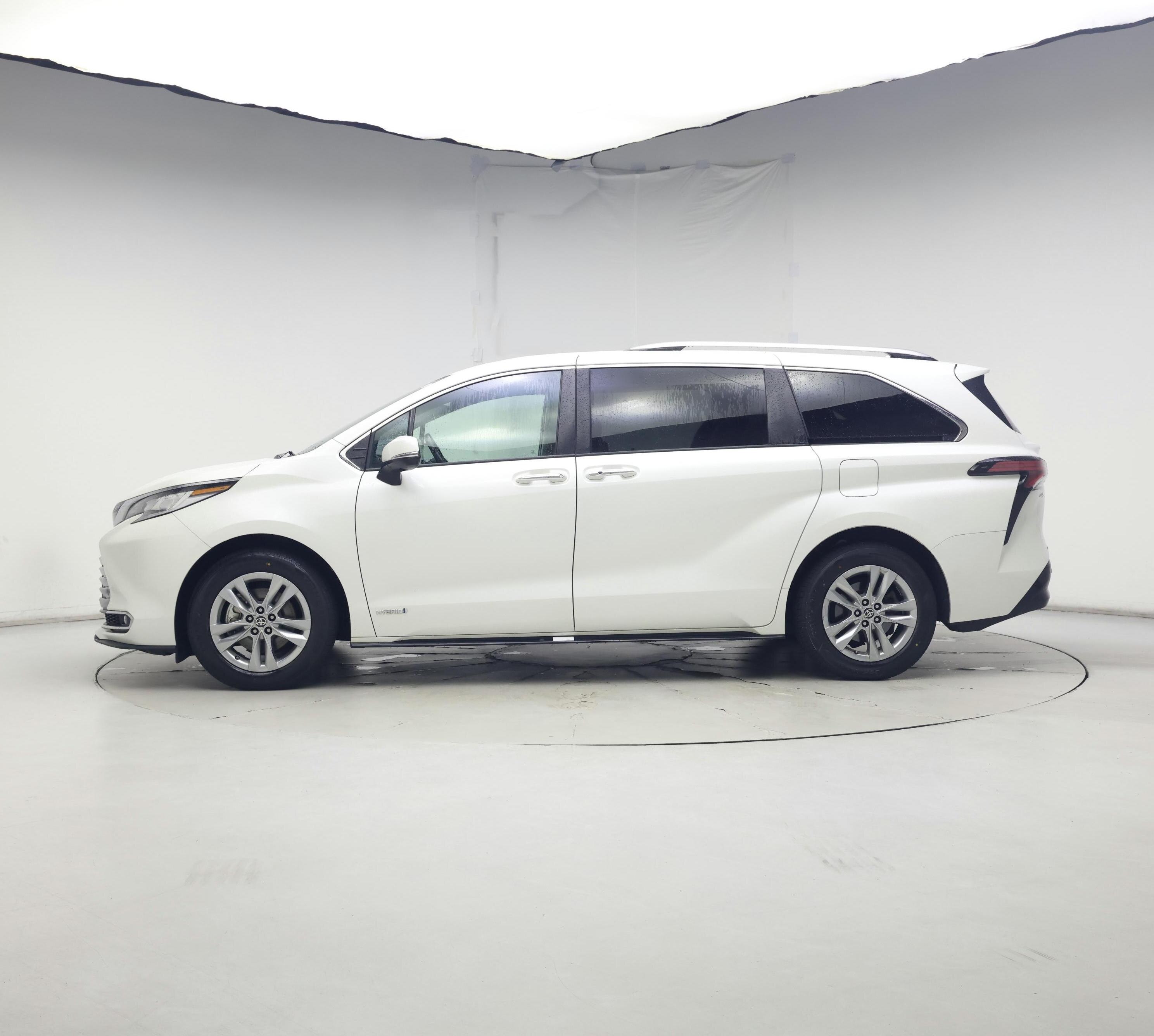 Thumbnail: 2021 Toyota Sienna - 3