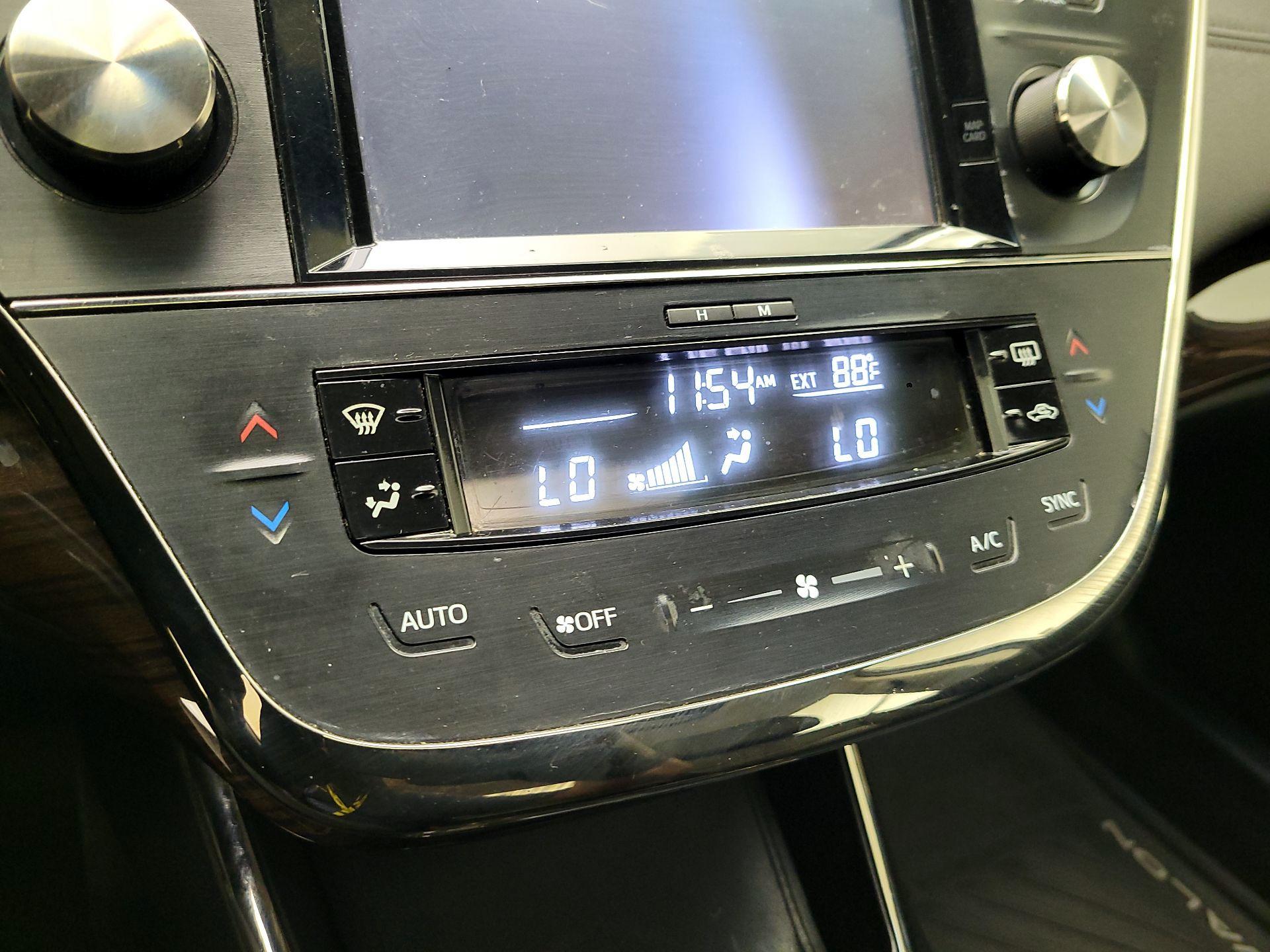 Thumbnail: 2015 Toyota Avalon - 17