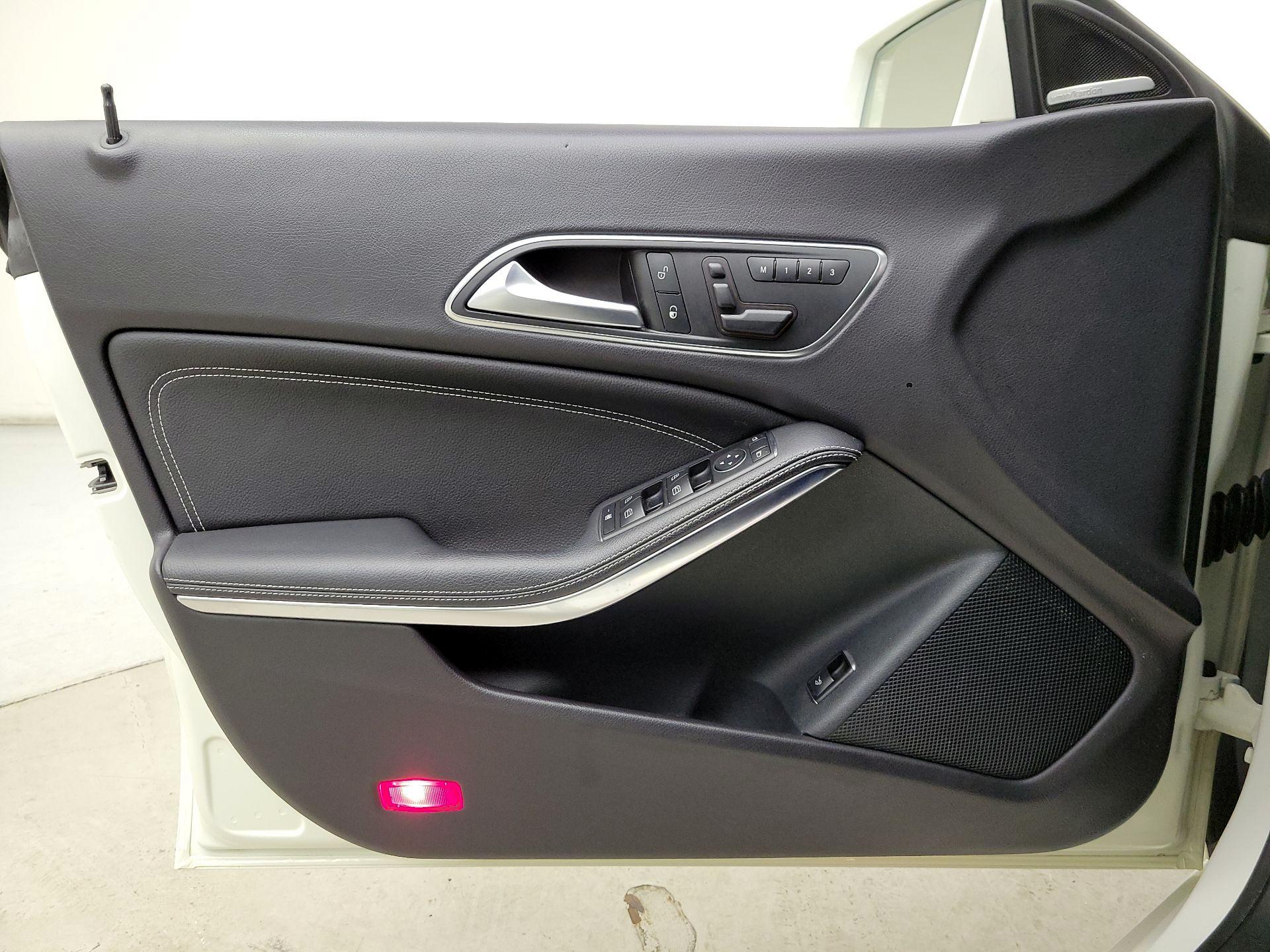 Thumbnail: 2014 Mercedes-Benz CLA - 12