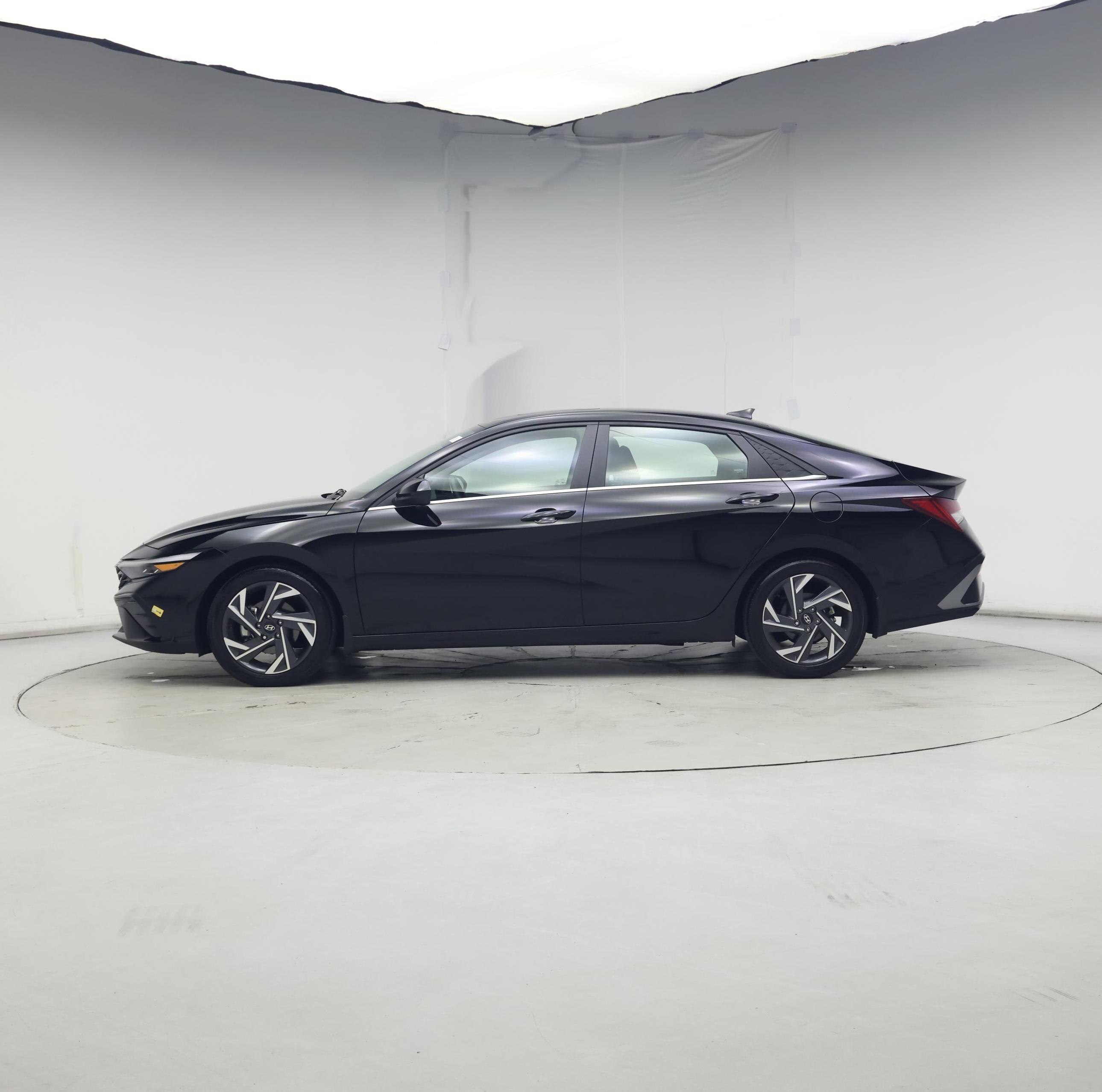 Thumbnail: 2024 Hyundai Elantra - 3