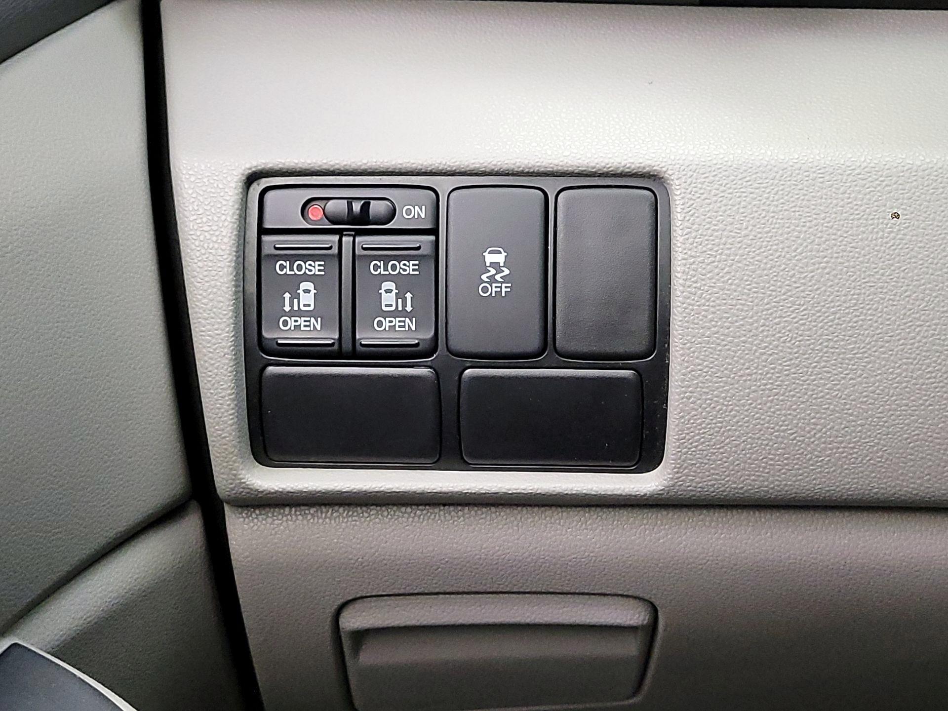 Thumbnail: 2015 Honda Odyssey - 13
