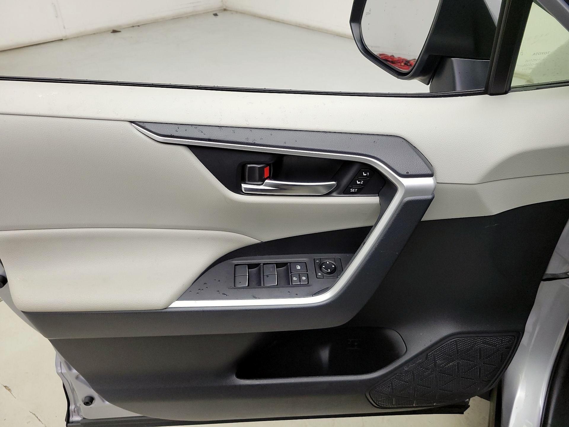 Thumbnail: 2021 Toyota RAV4 - 12