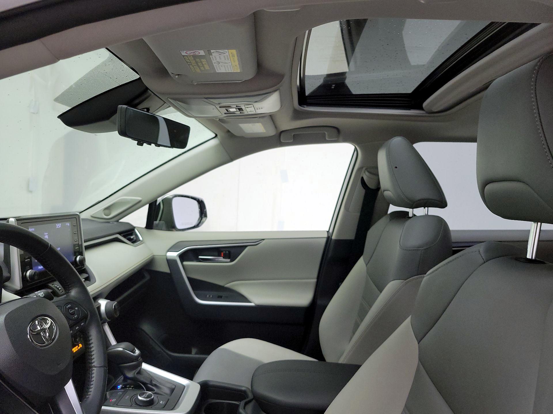 Thumbnail: 2021 Toyota RAV4 - 19