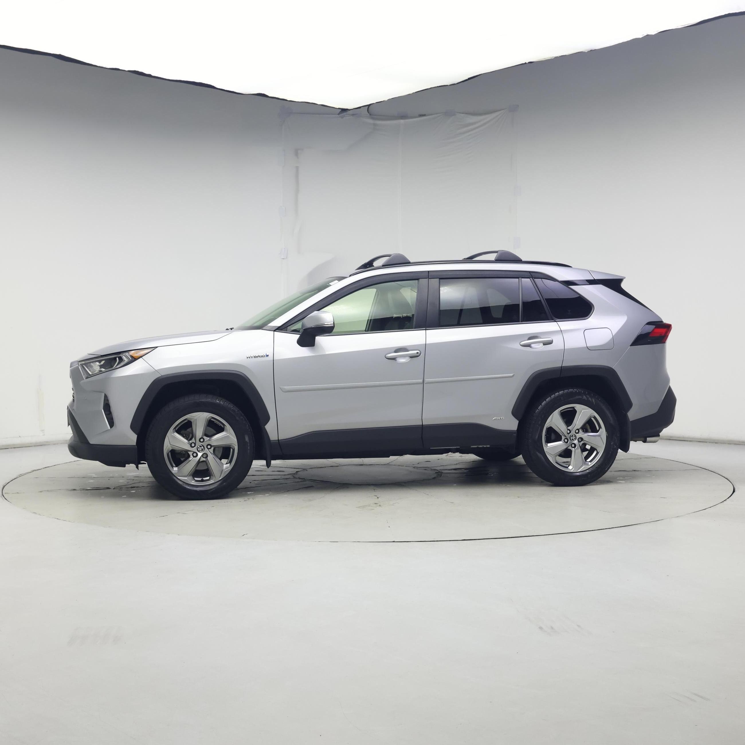 Thumbnail: 2021 Toyota RAV4 - 3