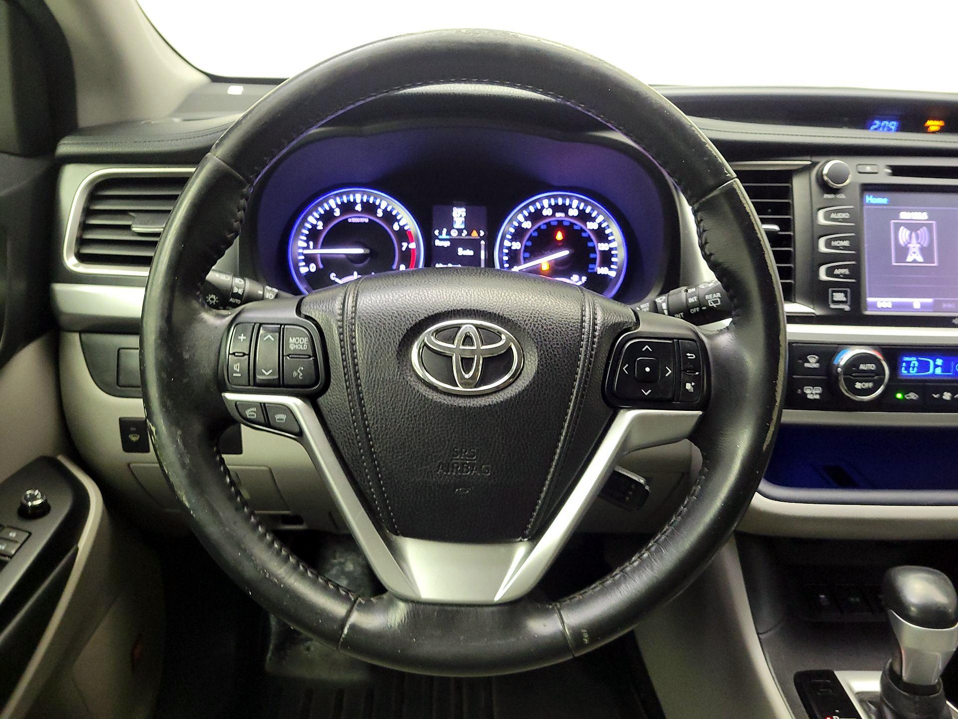 Thumbnail: 2015 Toyota Highlander - 10