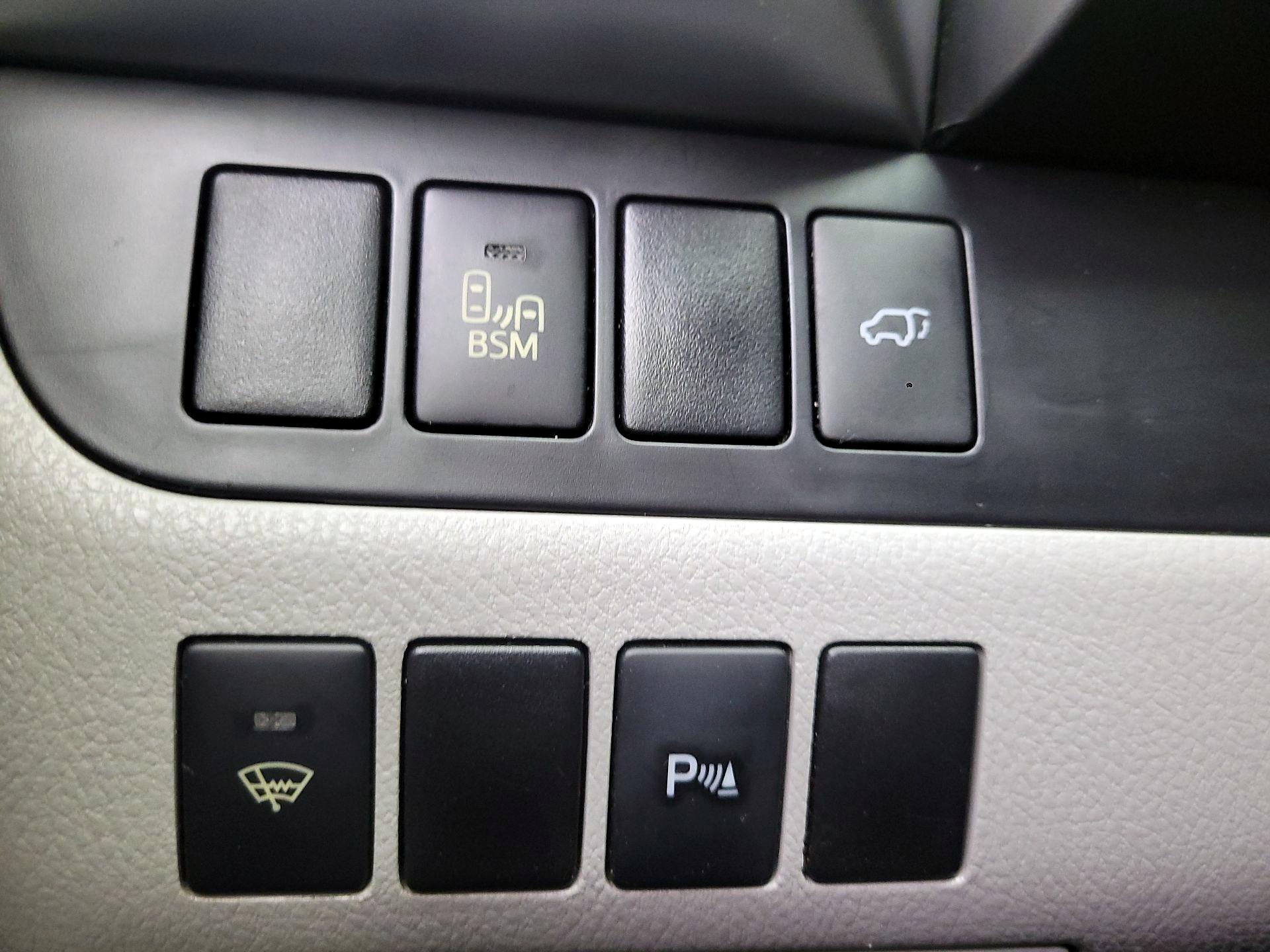 Thumbnail: 2015 Toyota Highlander - 13