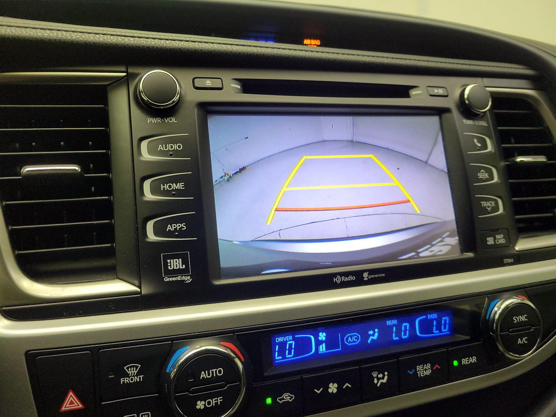 Thumbnail: 2015 Toyota Highlander - 15