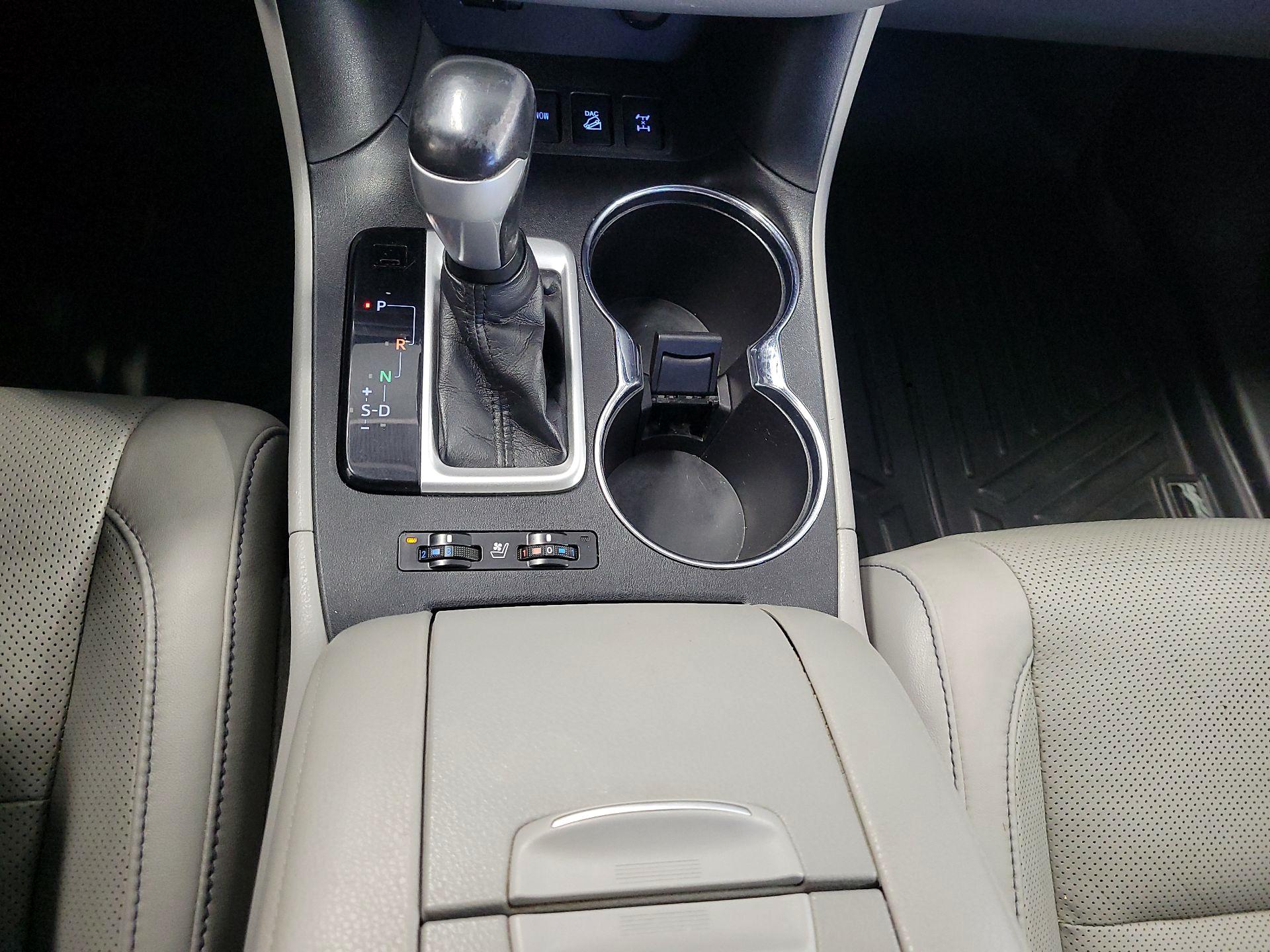 Thumbnail: 2015 Toyota Highlander - 18