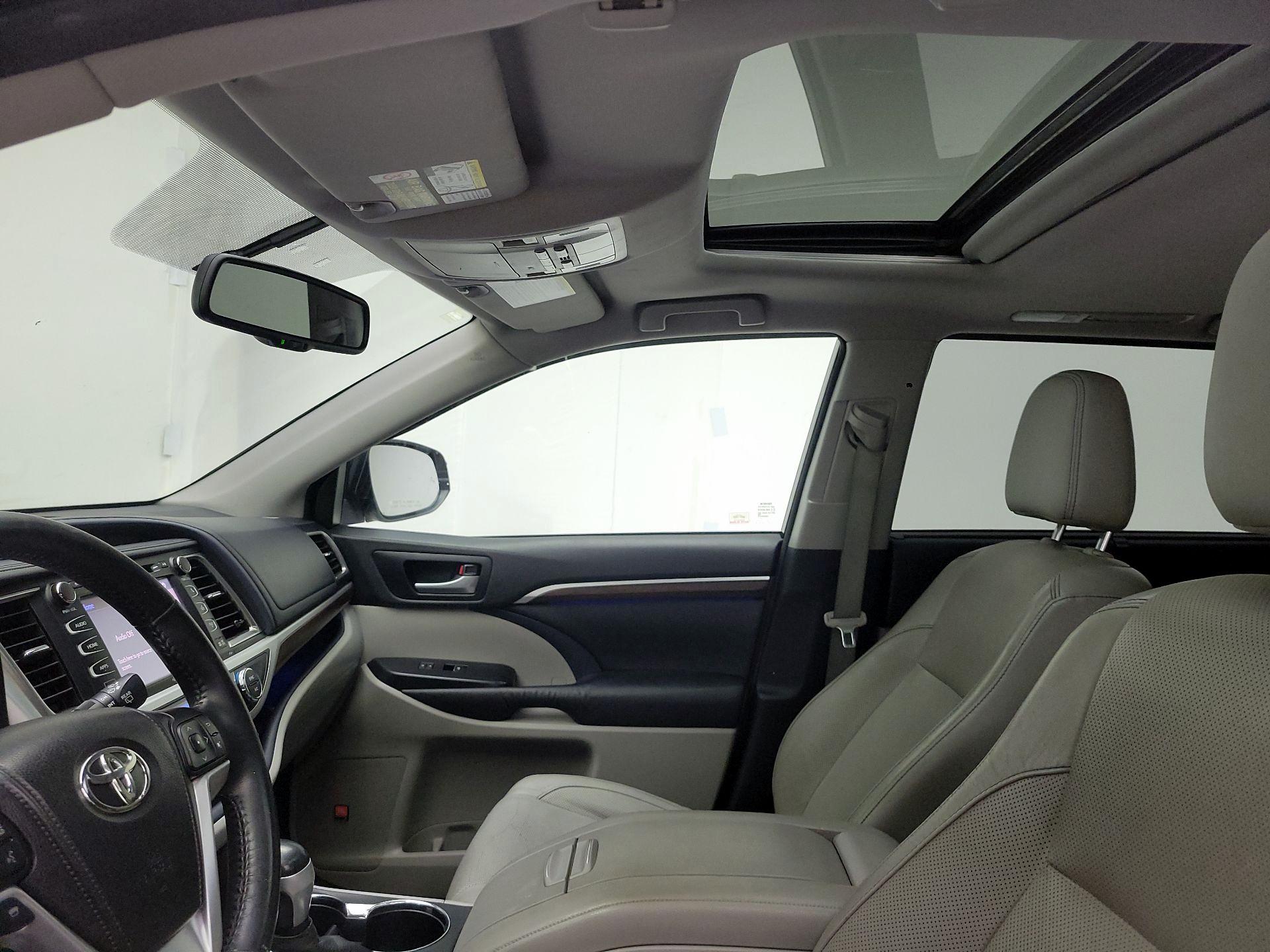 Thumbnail: 2015 Toyota Highlander - 20