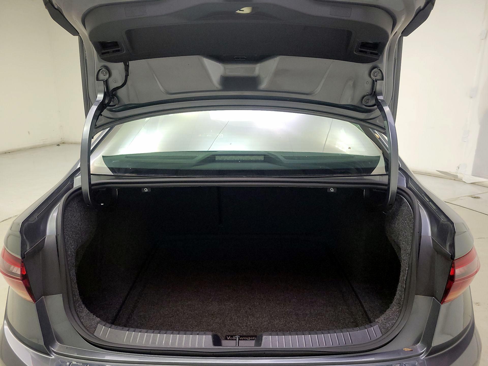 Thumbnail: 2019 Volkswagen Jetta - 20