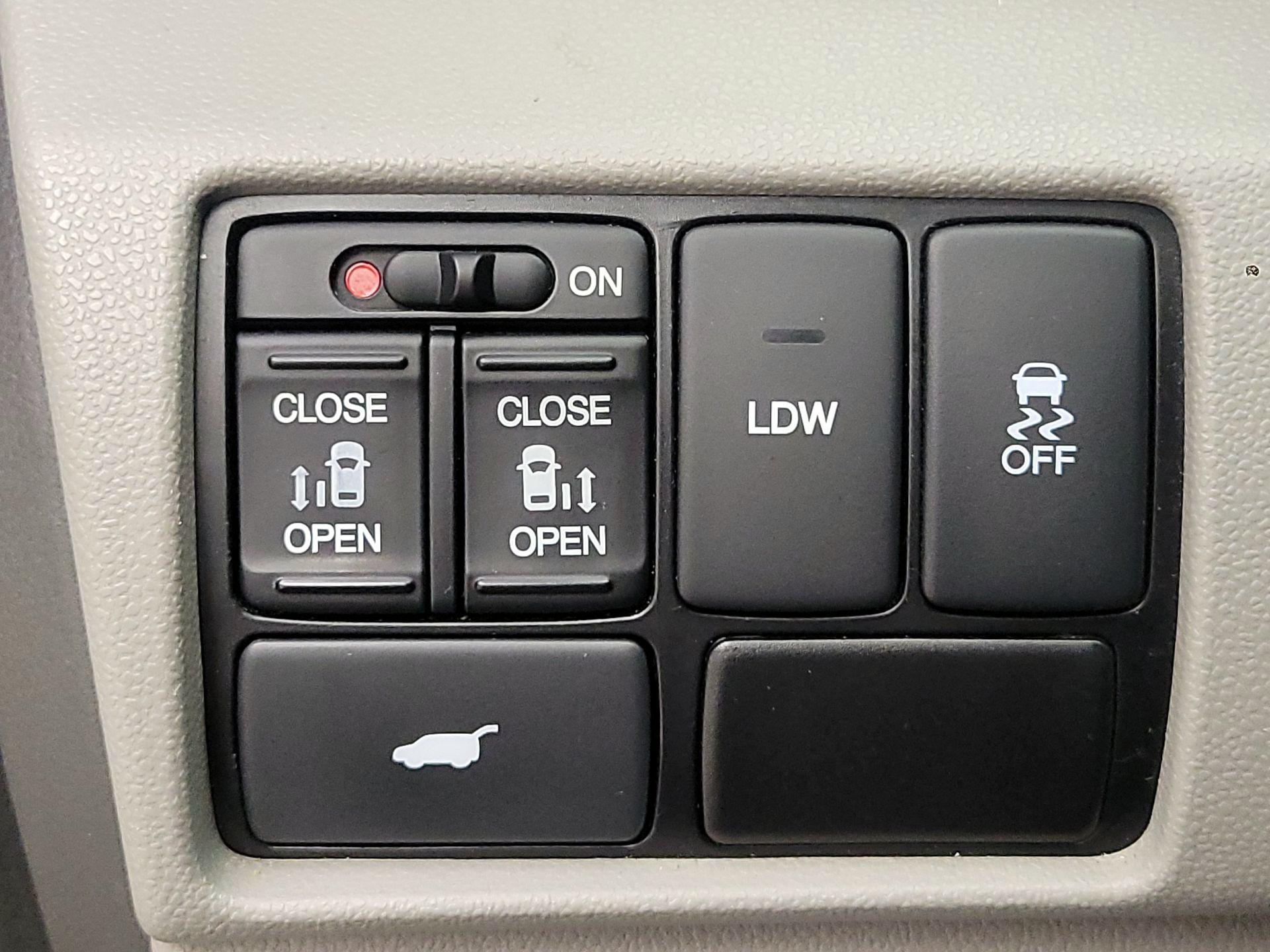 Thumbnail: 2016 Honda Odyssey - 13