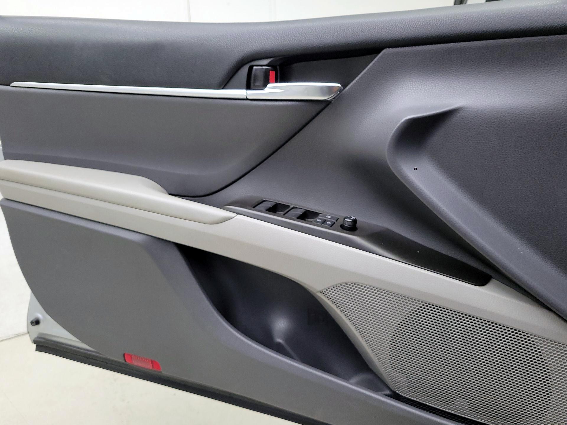 Thumbnail: 2022 Toyota Camry - 12