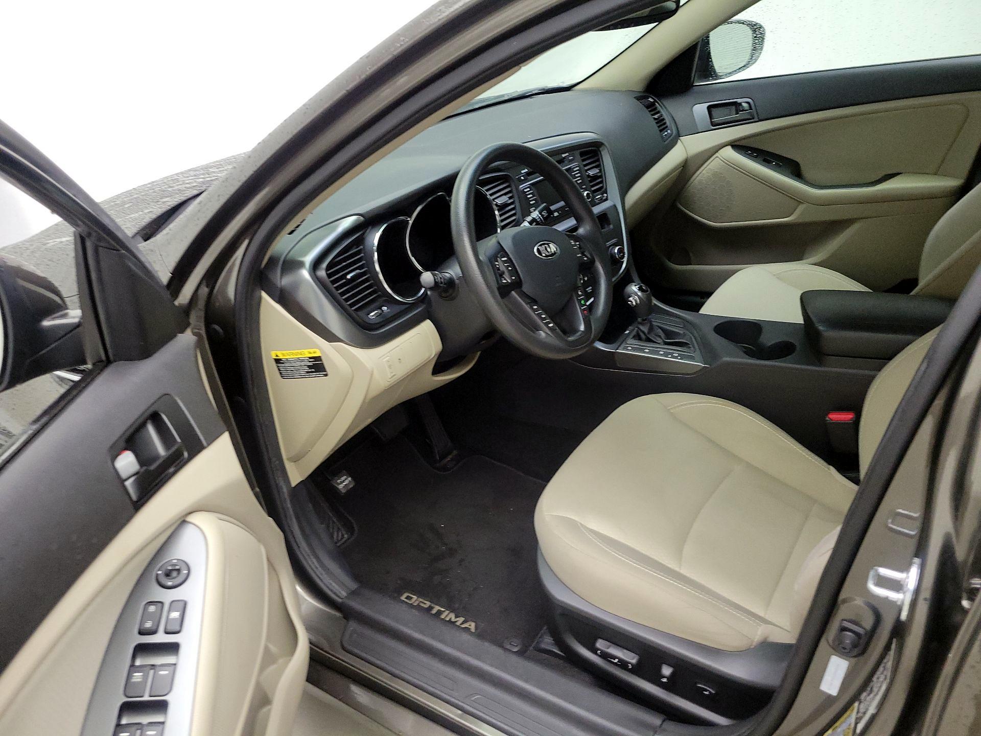 Thumbnail: 2013 Kia Optima - 11
