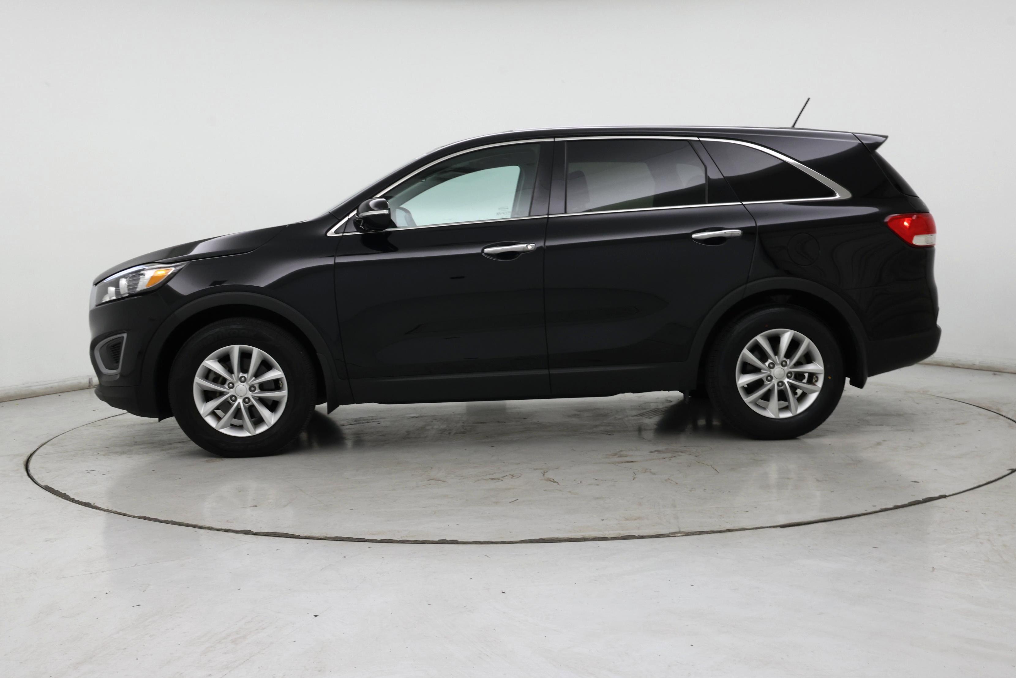 Thumbnail: 2017 Kia Sorento - 3