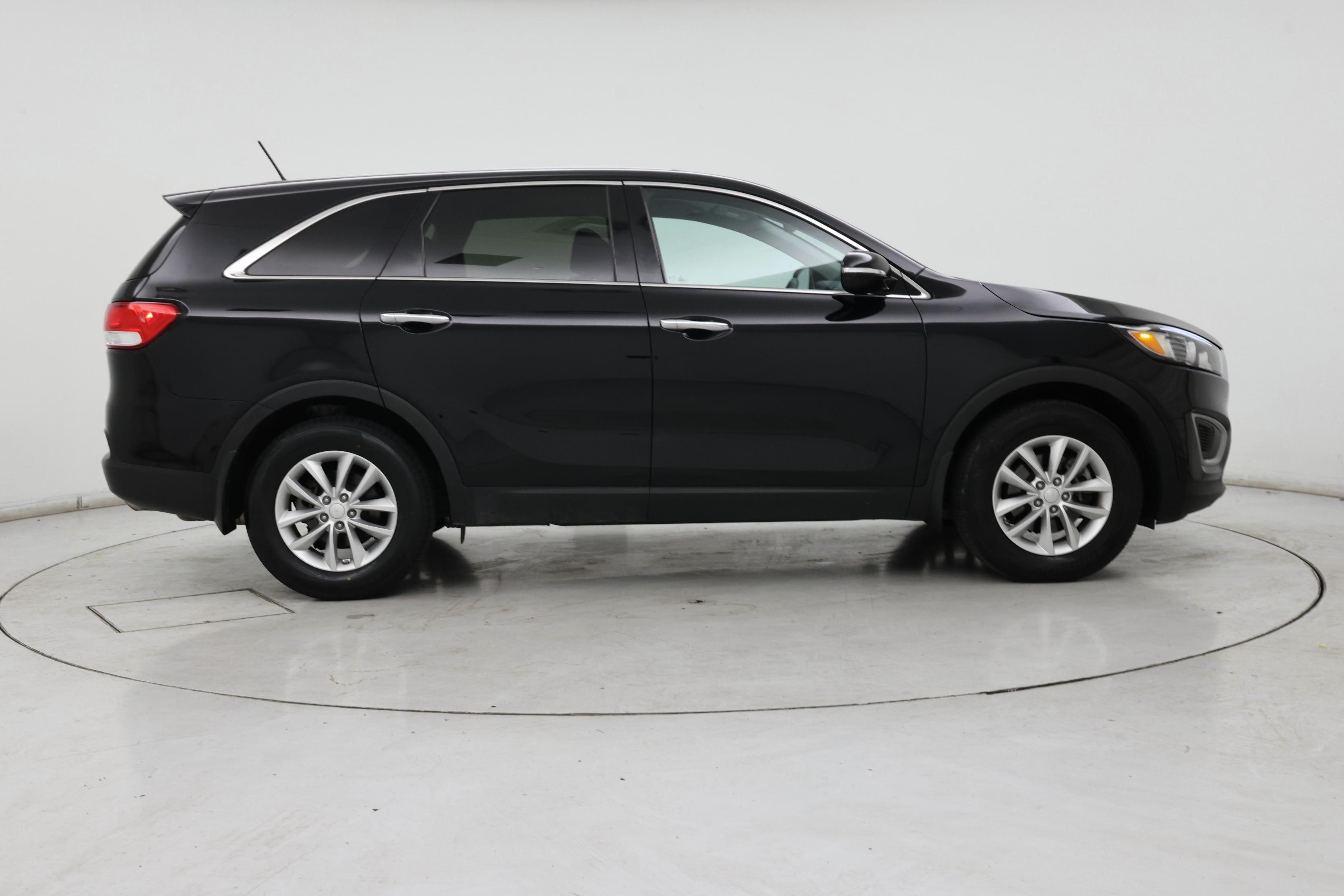 Thumbnail: 2017 Kia Sorento - 7