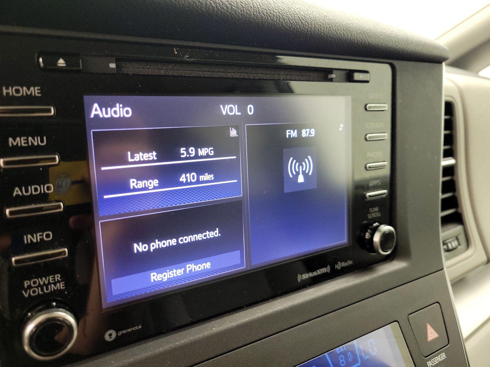Thumbnail: 2018 Toyota Sienna - 15