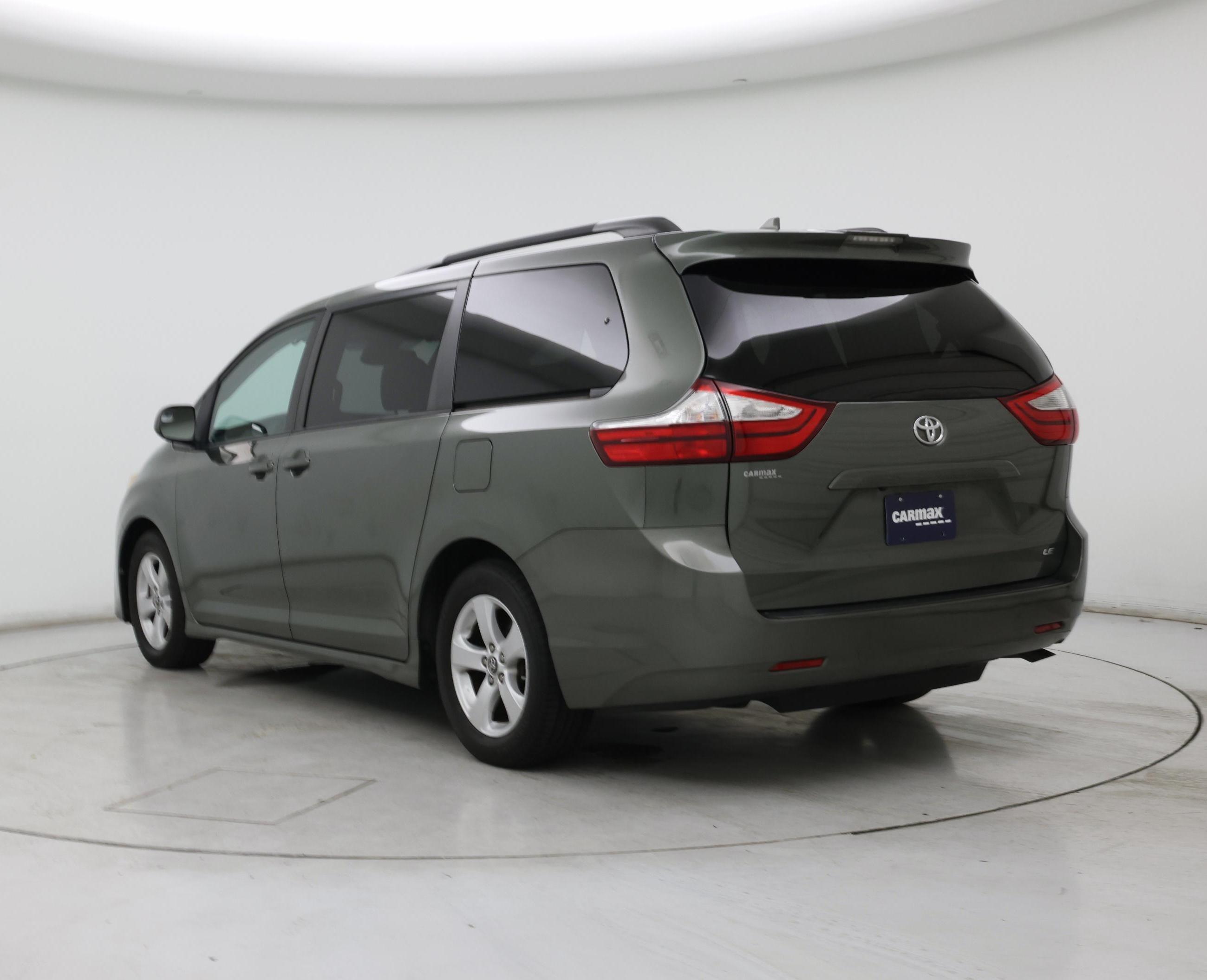 Thumbnail: 2018 Toyota Sienna - 2