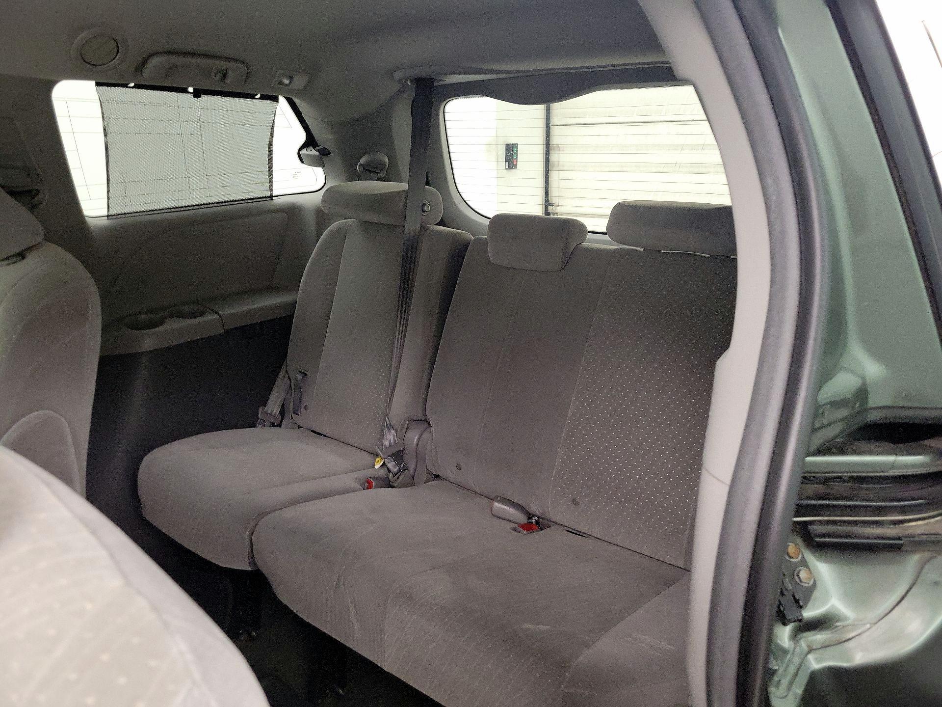 Thumbnail: 2018 Toyota Sienna - 20