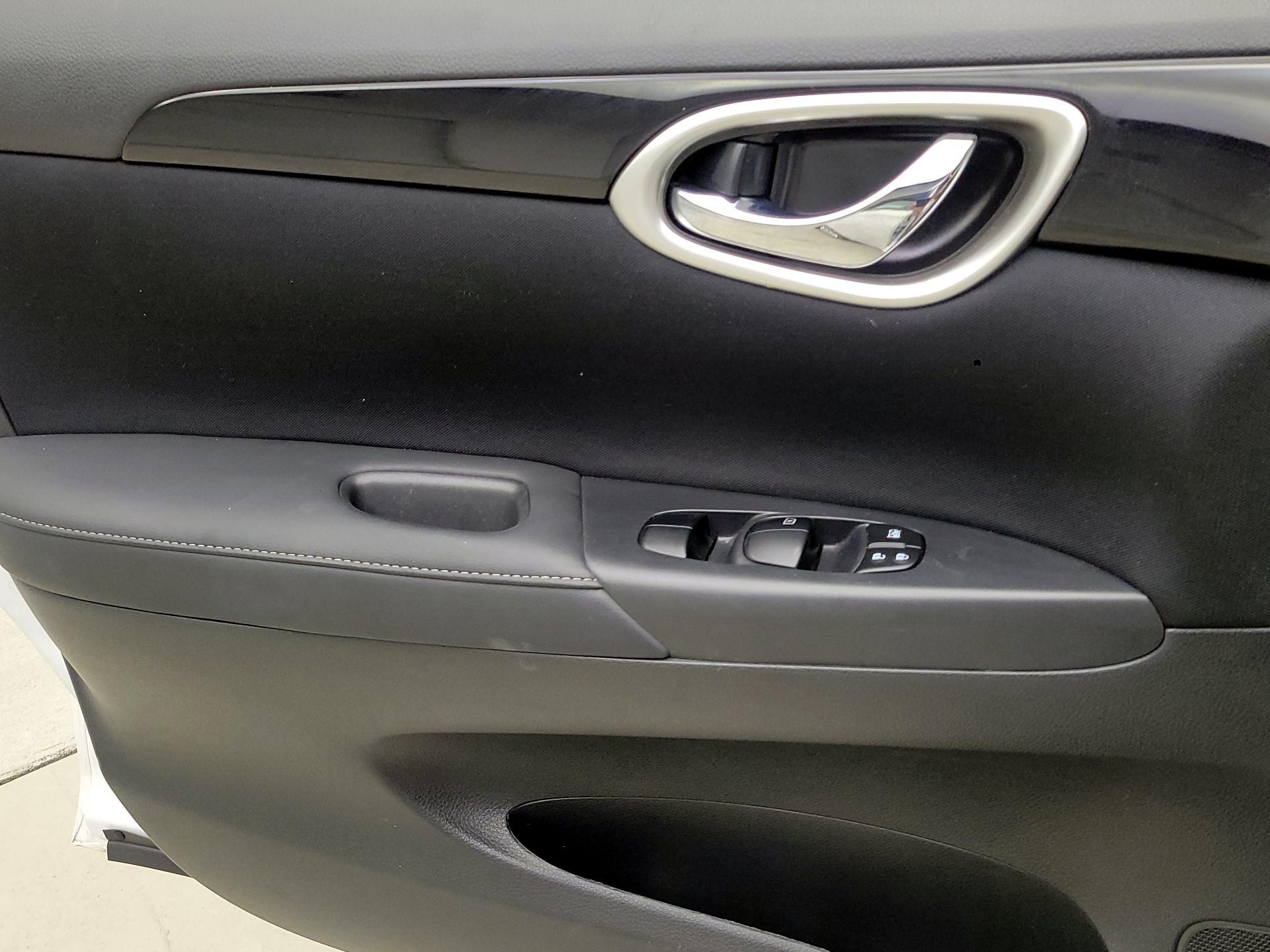 Thumbnail: 2017 Nissan Sentra - 12