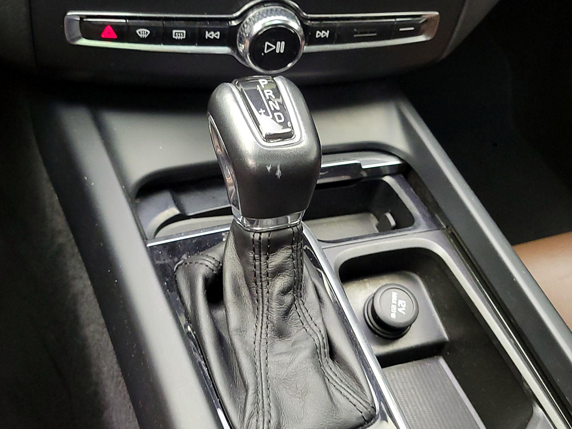 Thumbnail: 2019 Volvo XC60 - 18