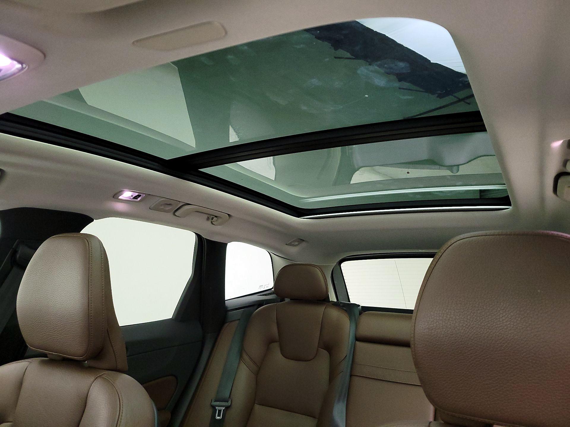 Thumbnail: 2019 Volvo XC60 - 20