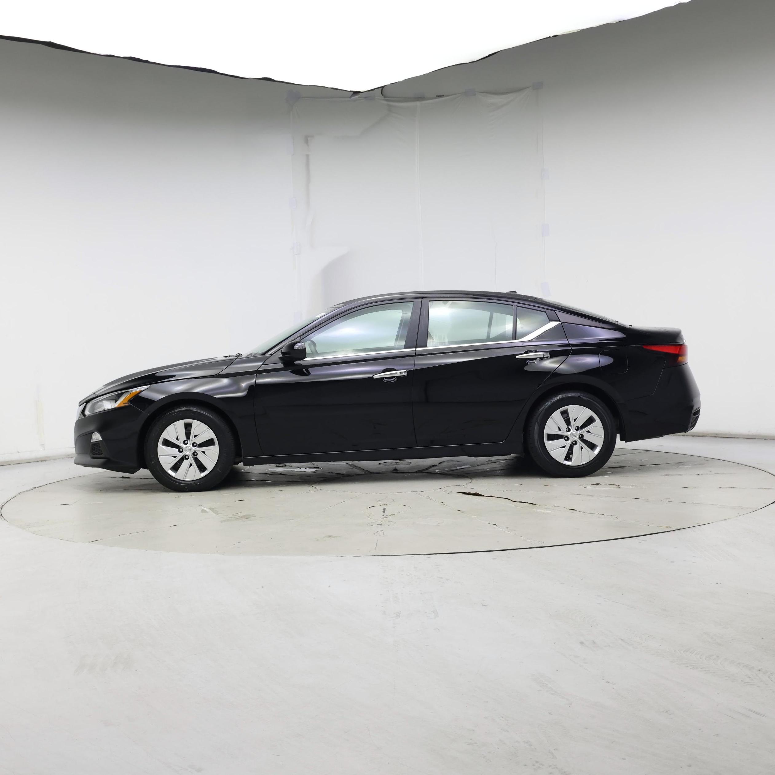 Thumbnail: 2020 Nissan Altima - 3