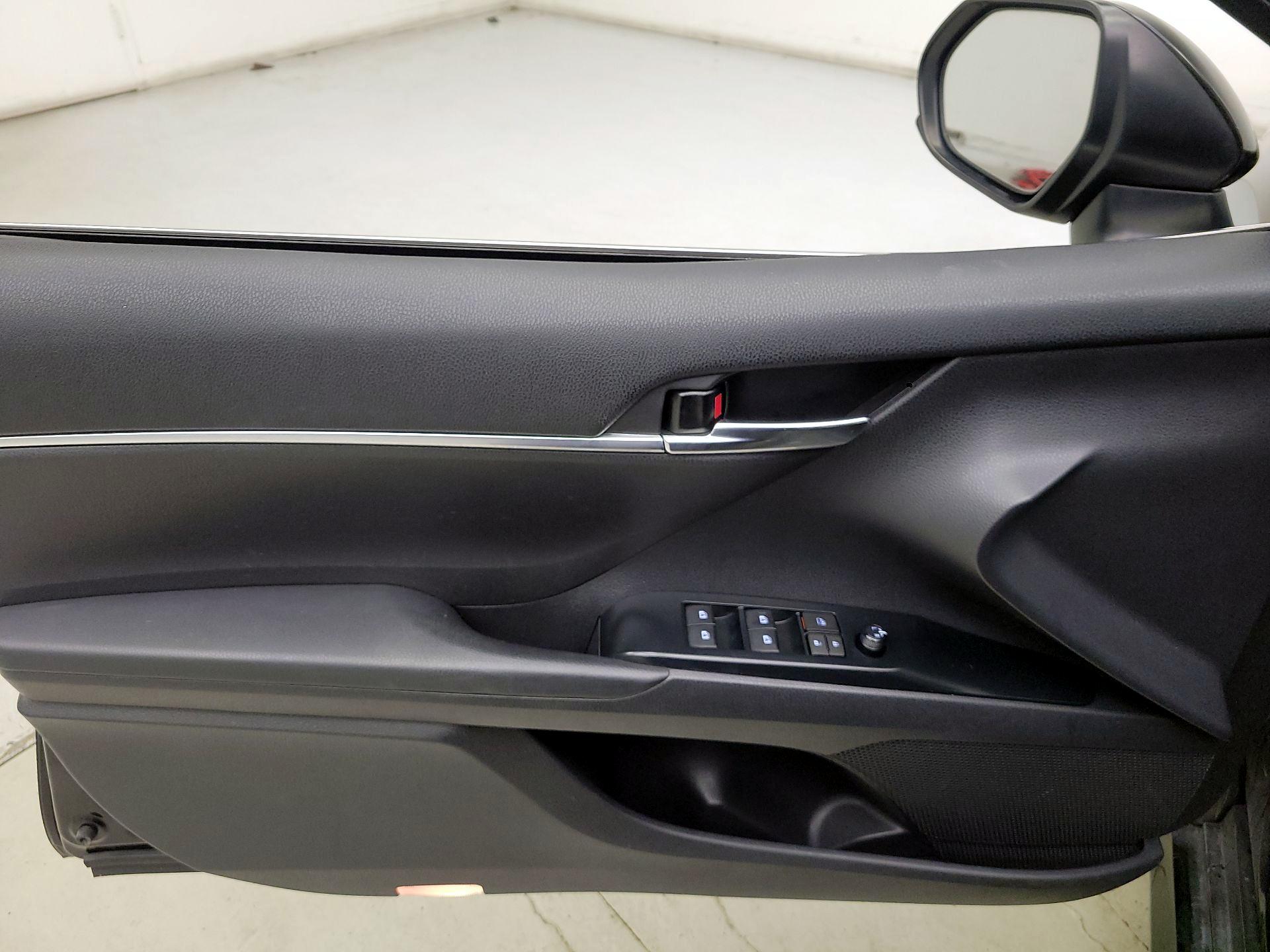Thumbnail: 2019 Toyota Camry - 12
