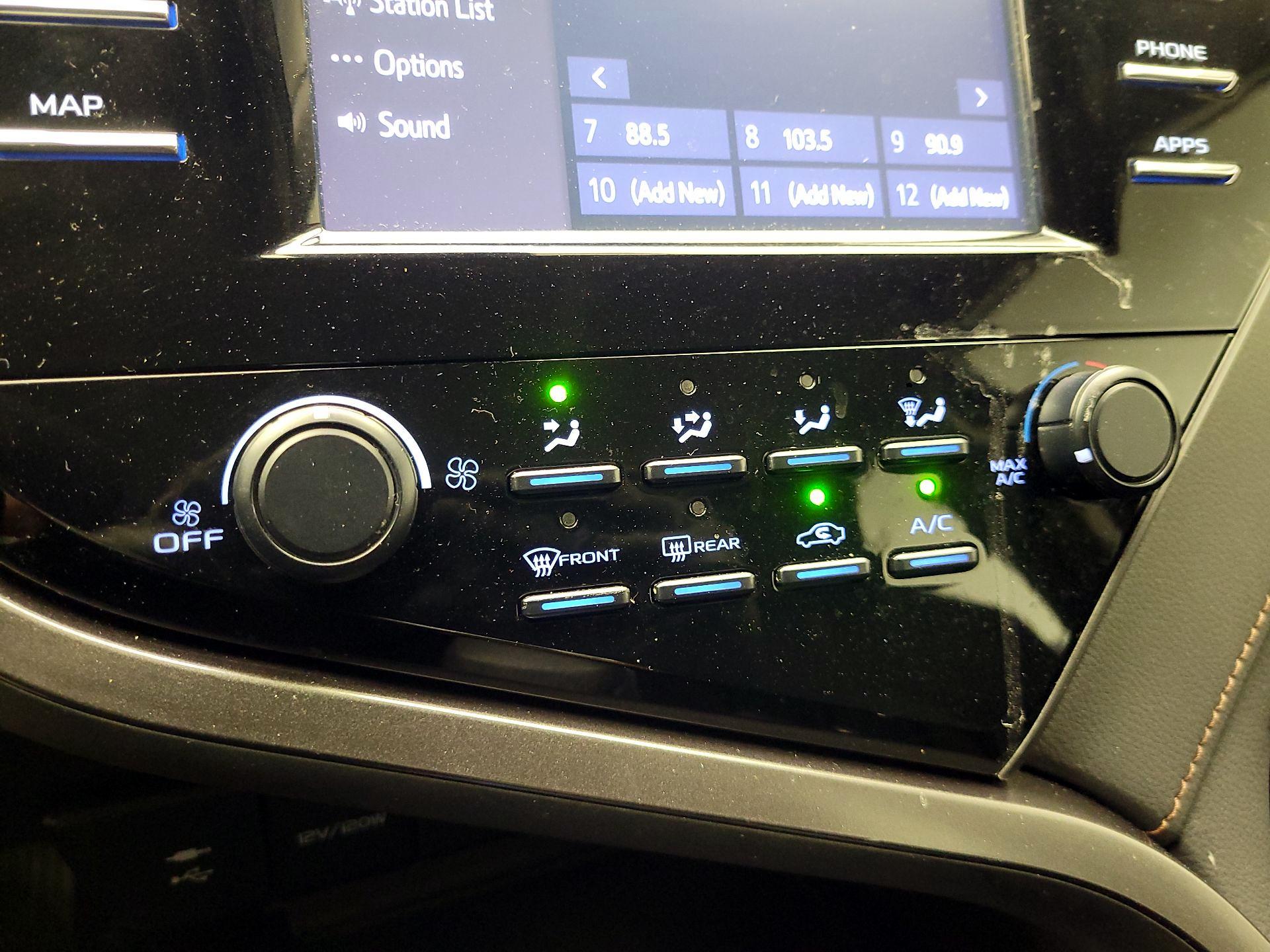 Thumbnail: 2019 Toyota Camry - 16