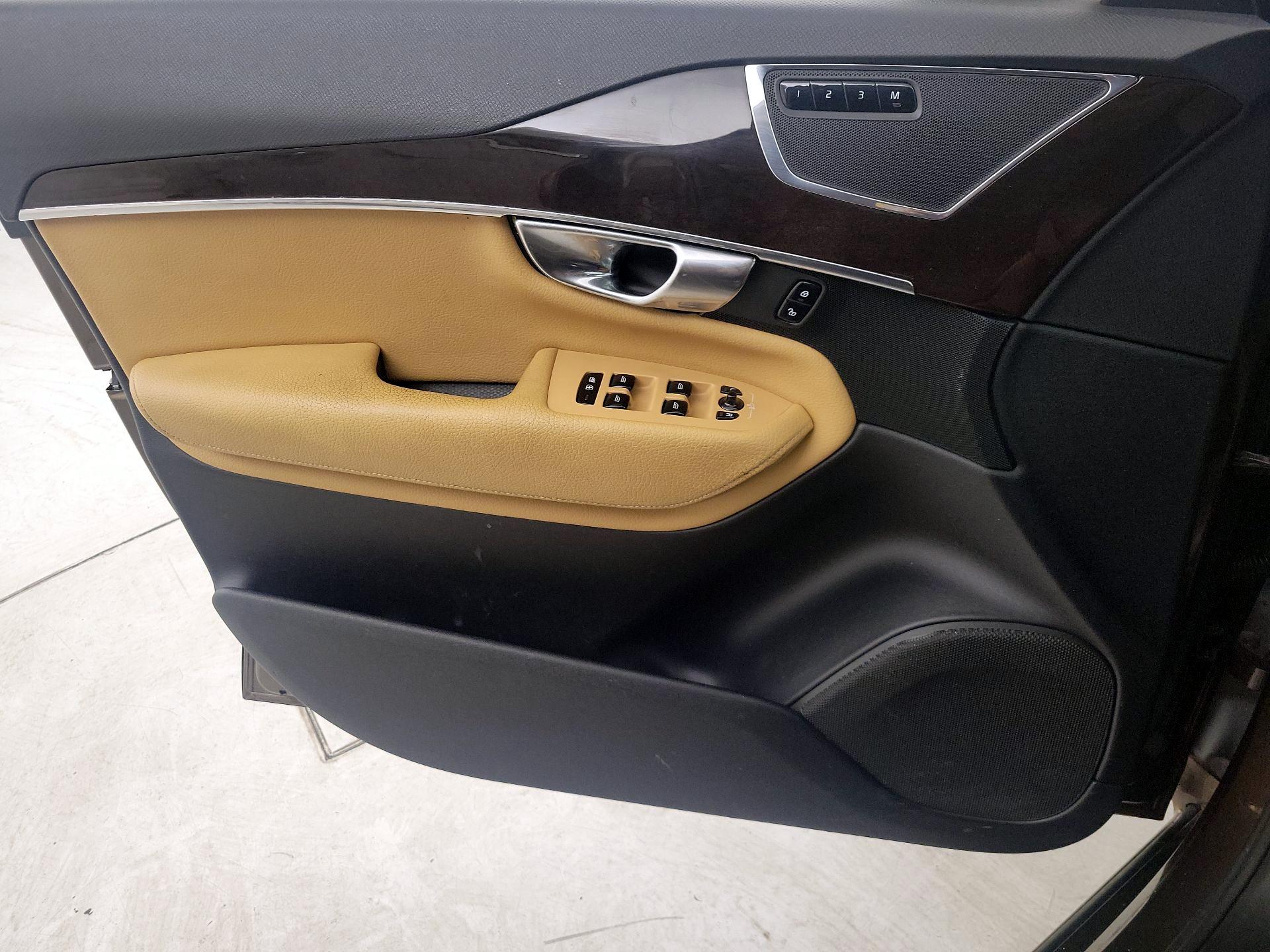 Thumbnail: 2017 Volvo XC90 - 12