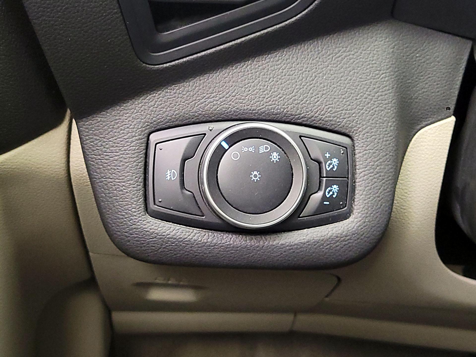 Thumbnail: 2016 Ford C-Max - 13