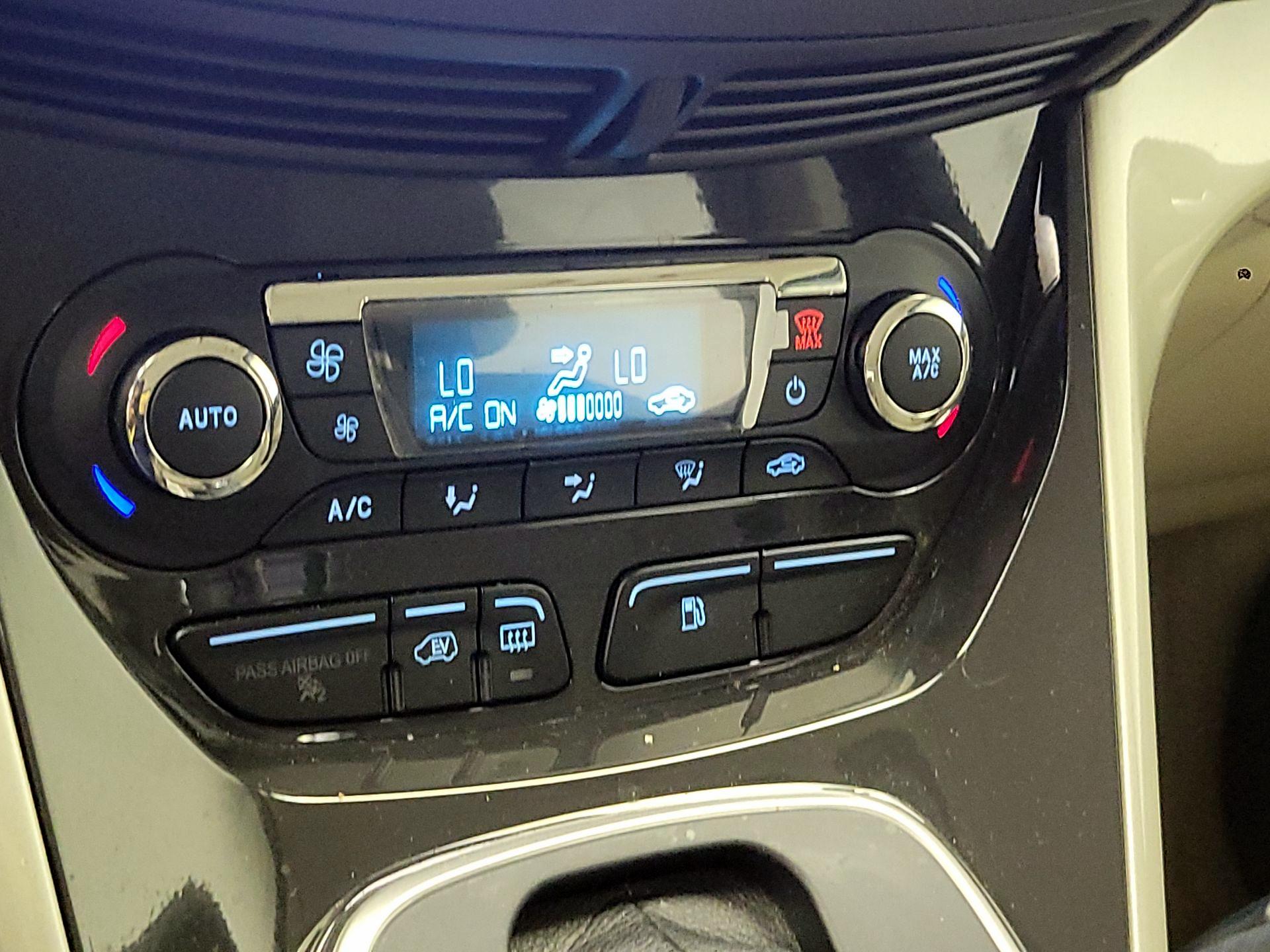 Thumbnail: 2016 Ford C-Max - 16