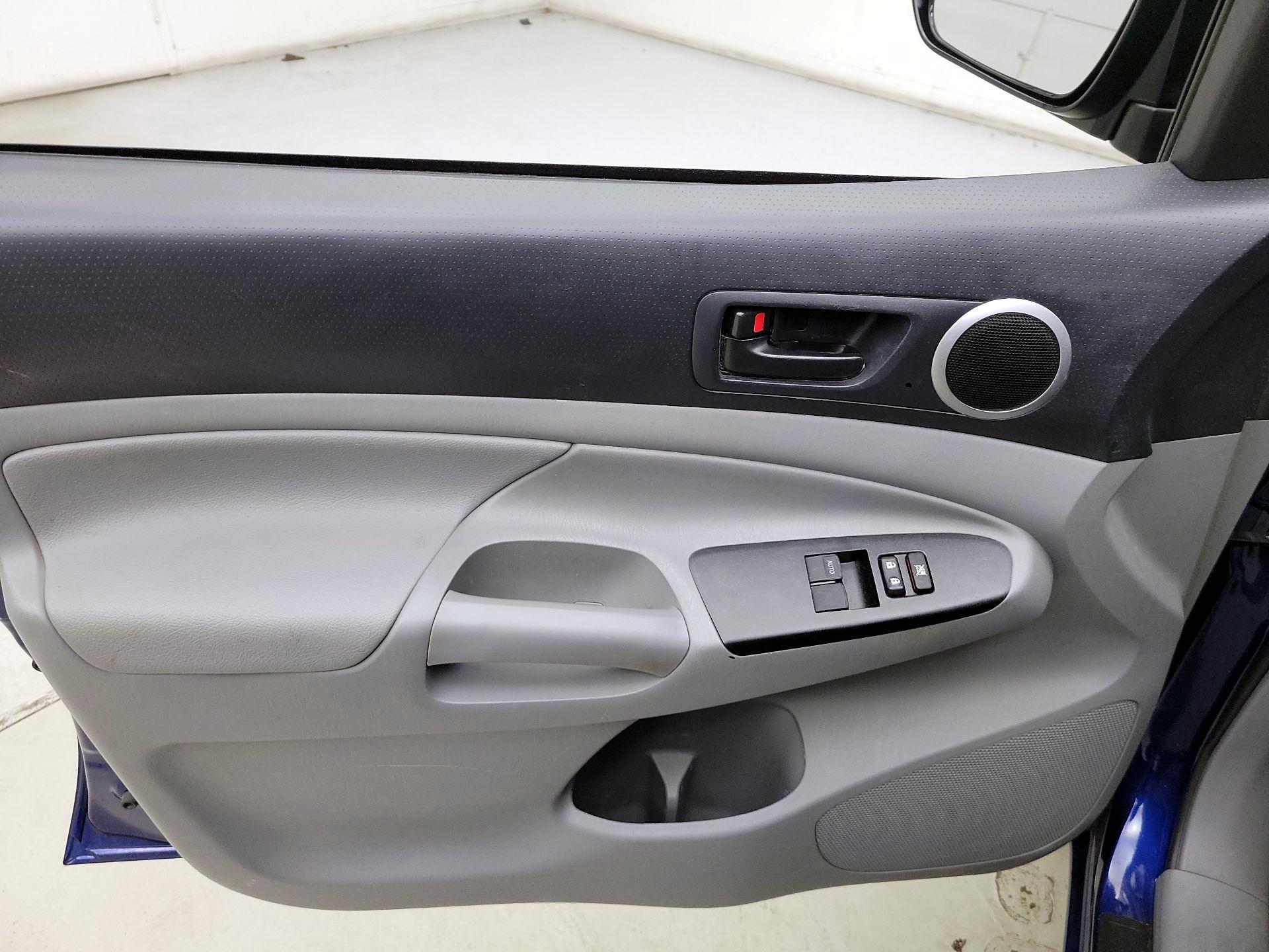 Thumbnail: 2014 Toyota Tacoma - 12