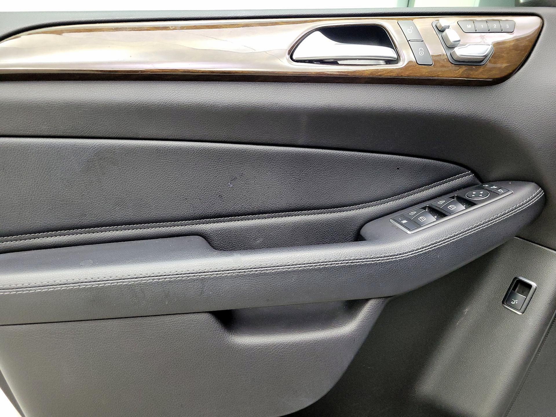 Thumbnail: 2017 Mercedes-Benz GLE - 12