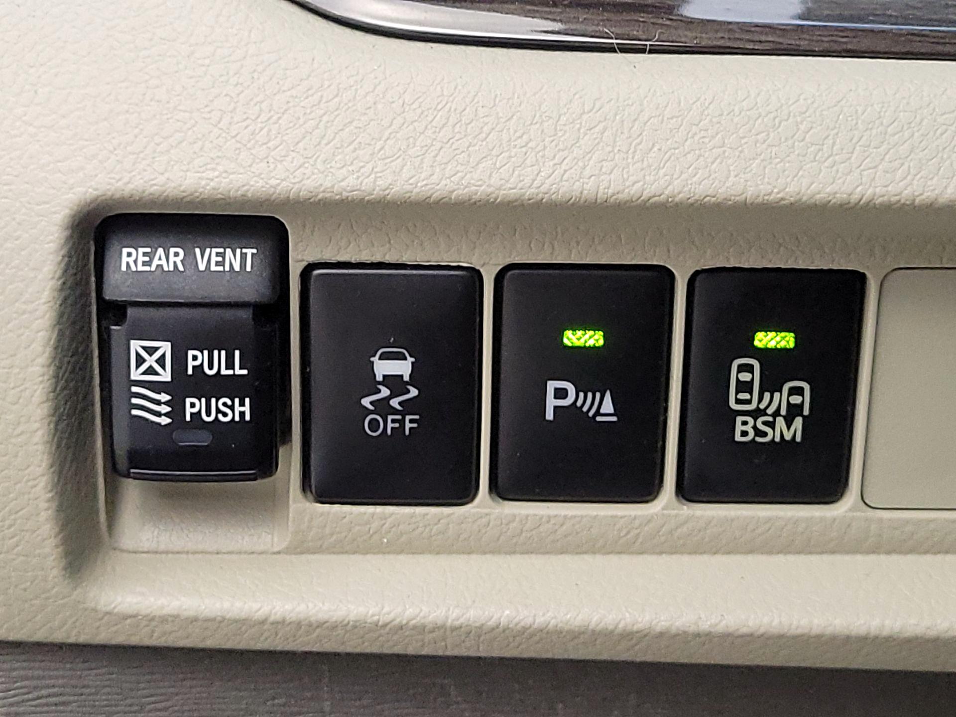 Thumbnail: 2017 Toyota Sienna - 13