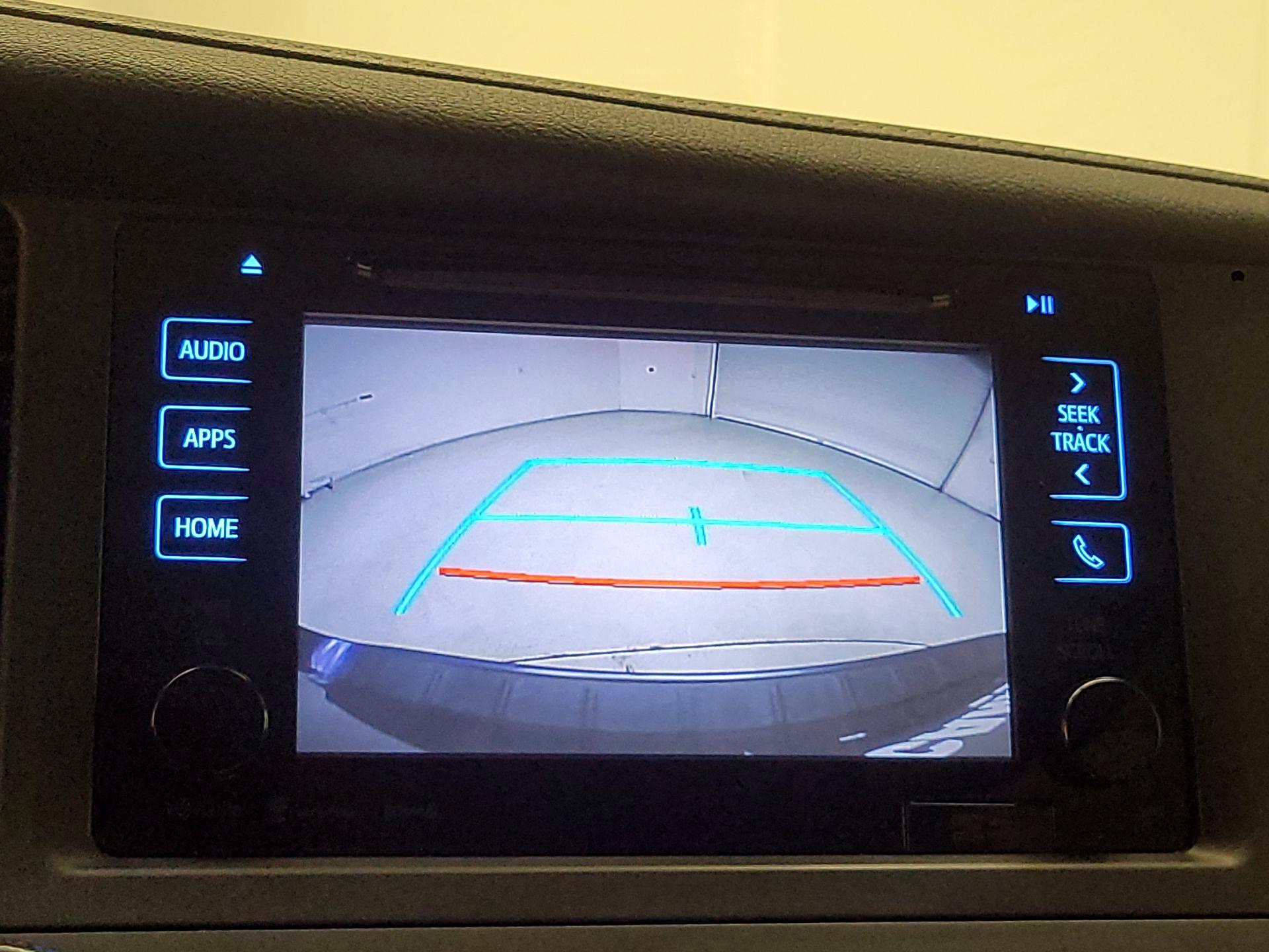 Thumbnail: 2017 Toyota Sienna - 15