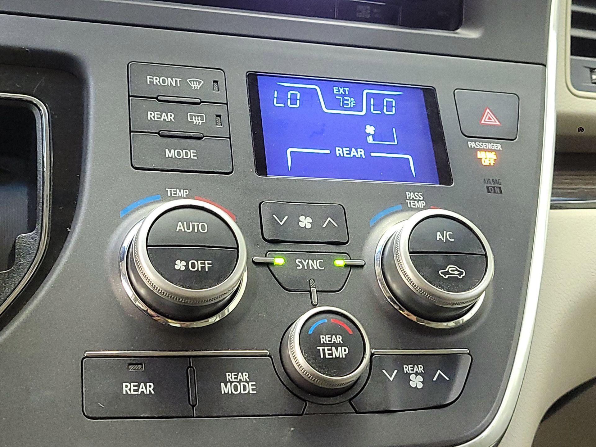 Thumbnail: 2017 Toyota Sienna - 17