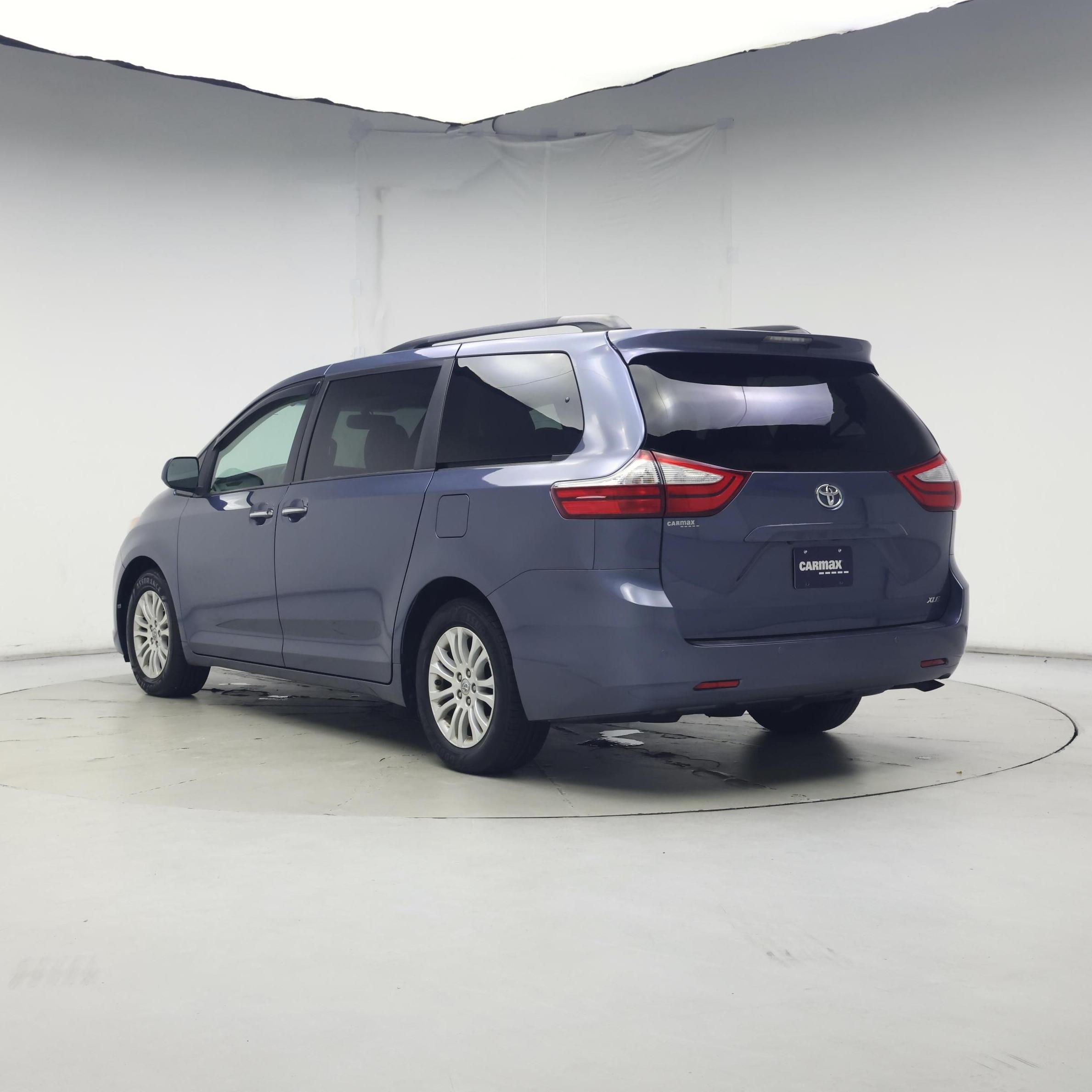 Thumbnail: 2017 Toyota Sienna - 2