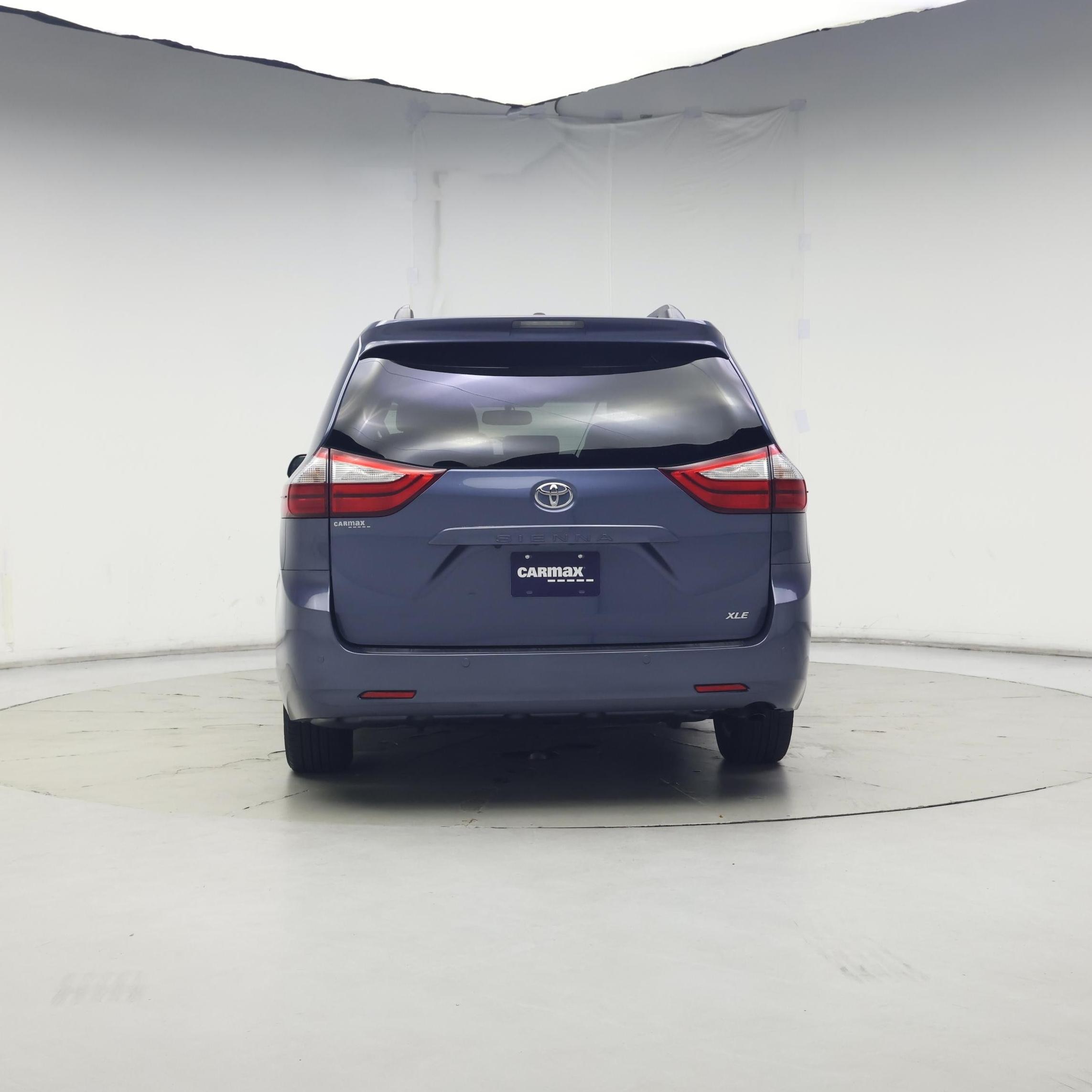 Thumbnail: 2017 Toyota Sienna - 6