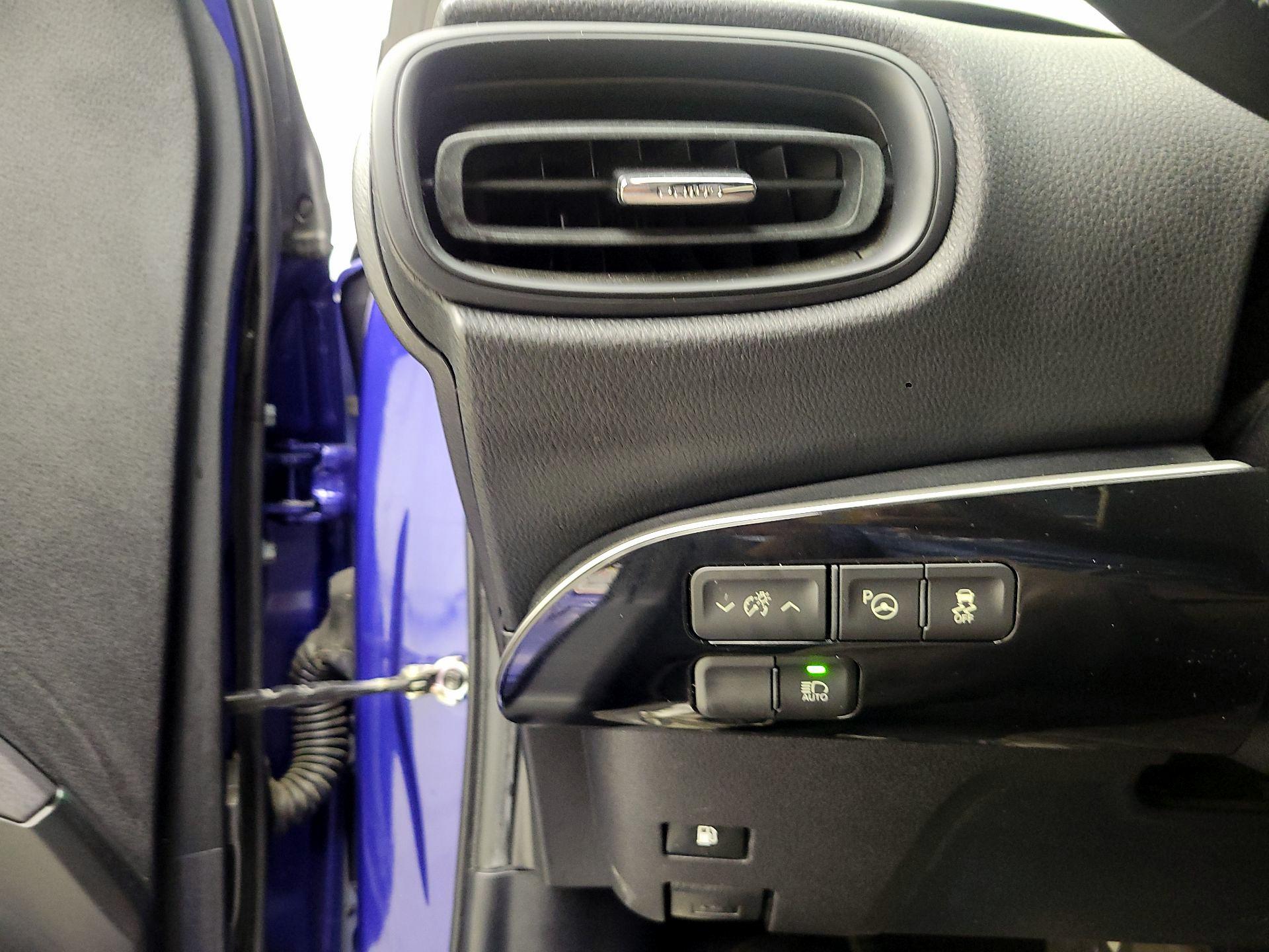 Thumbnail: 2017 Toyota Prius - 13