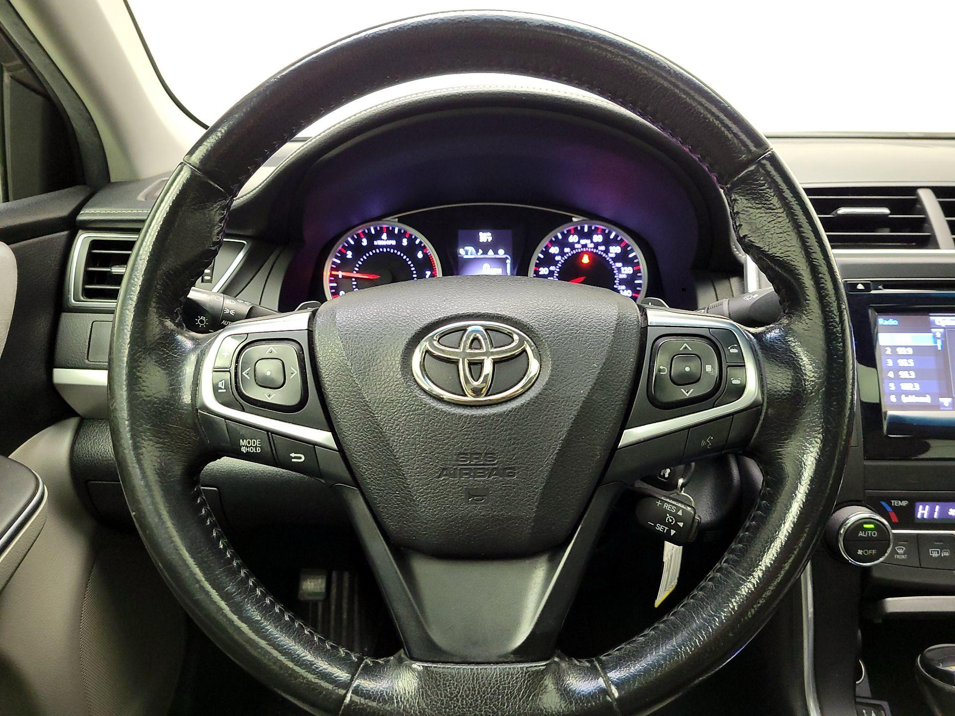 Thumbnail: 2015 Toyota Camry - 10