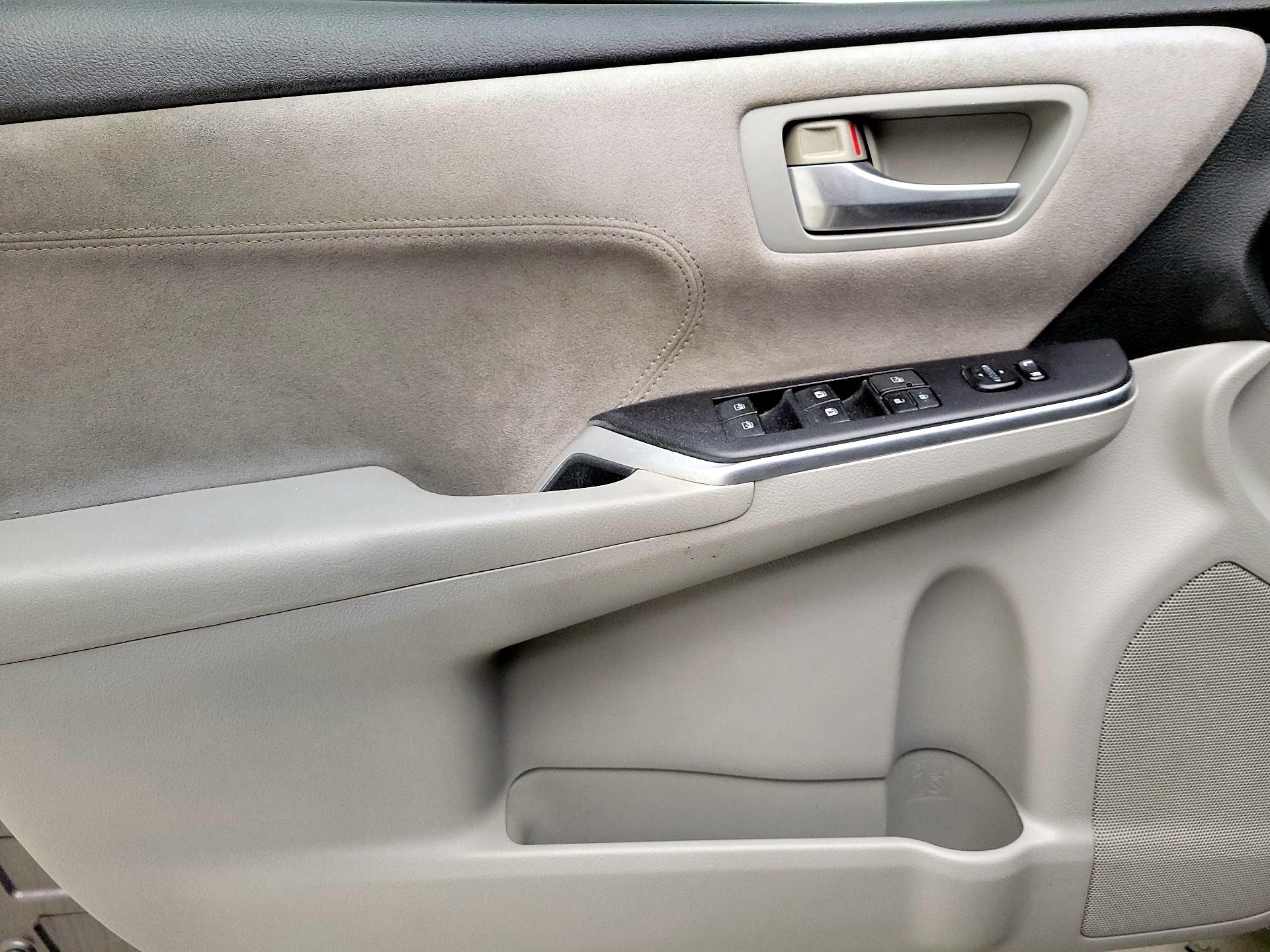 Thumbnail: 2015 Toyota Camry - 12
