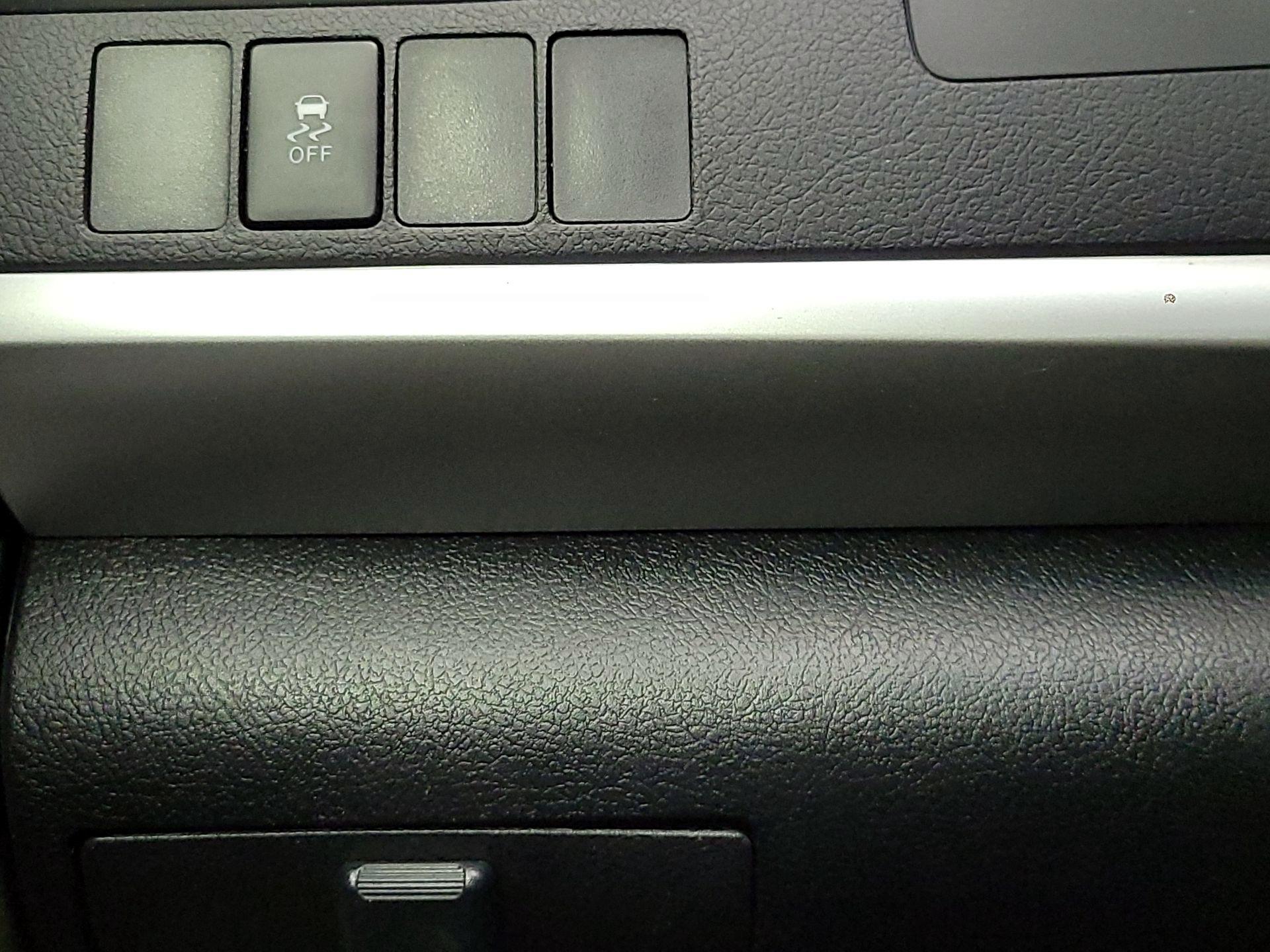 Thumbnail: 2015 Toyota Camry - 13
