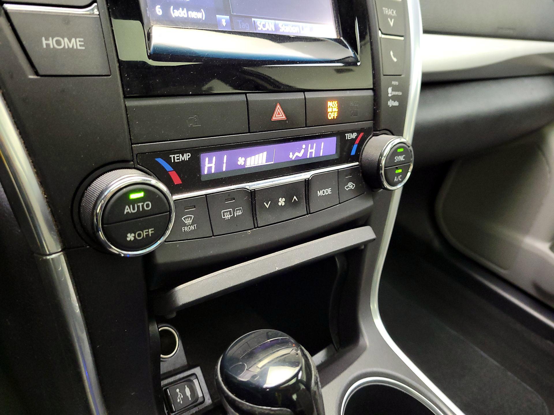 Thumbnail: 2015 Toyota Camry - 16