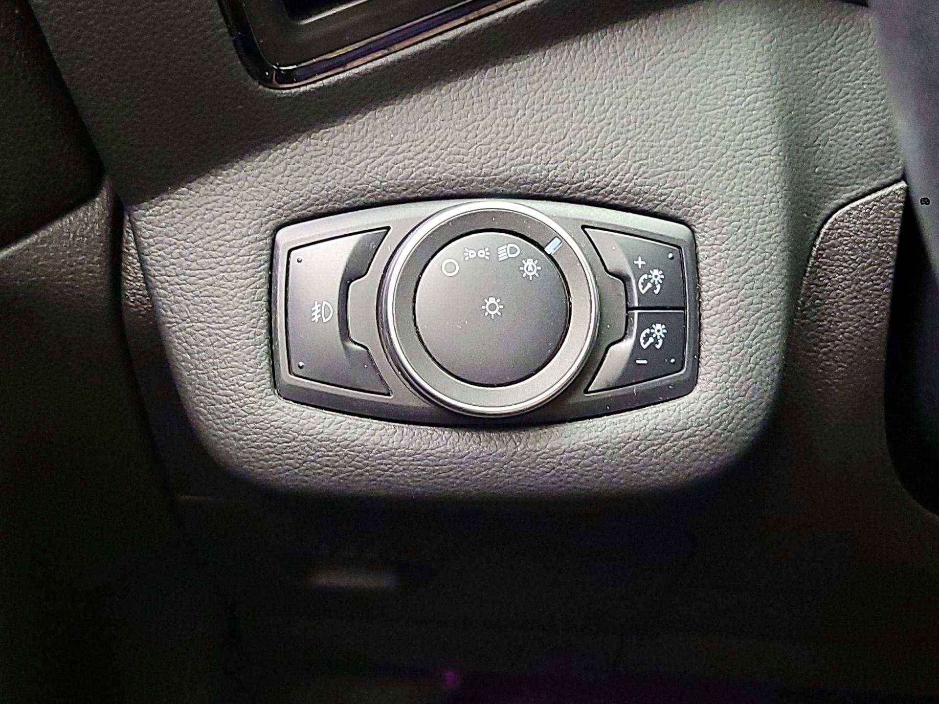 Thumbnail: 2015 Ford Escape - 13