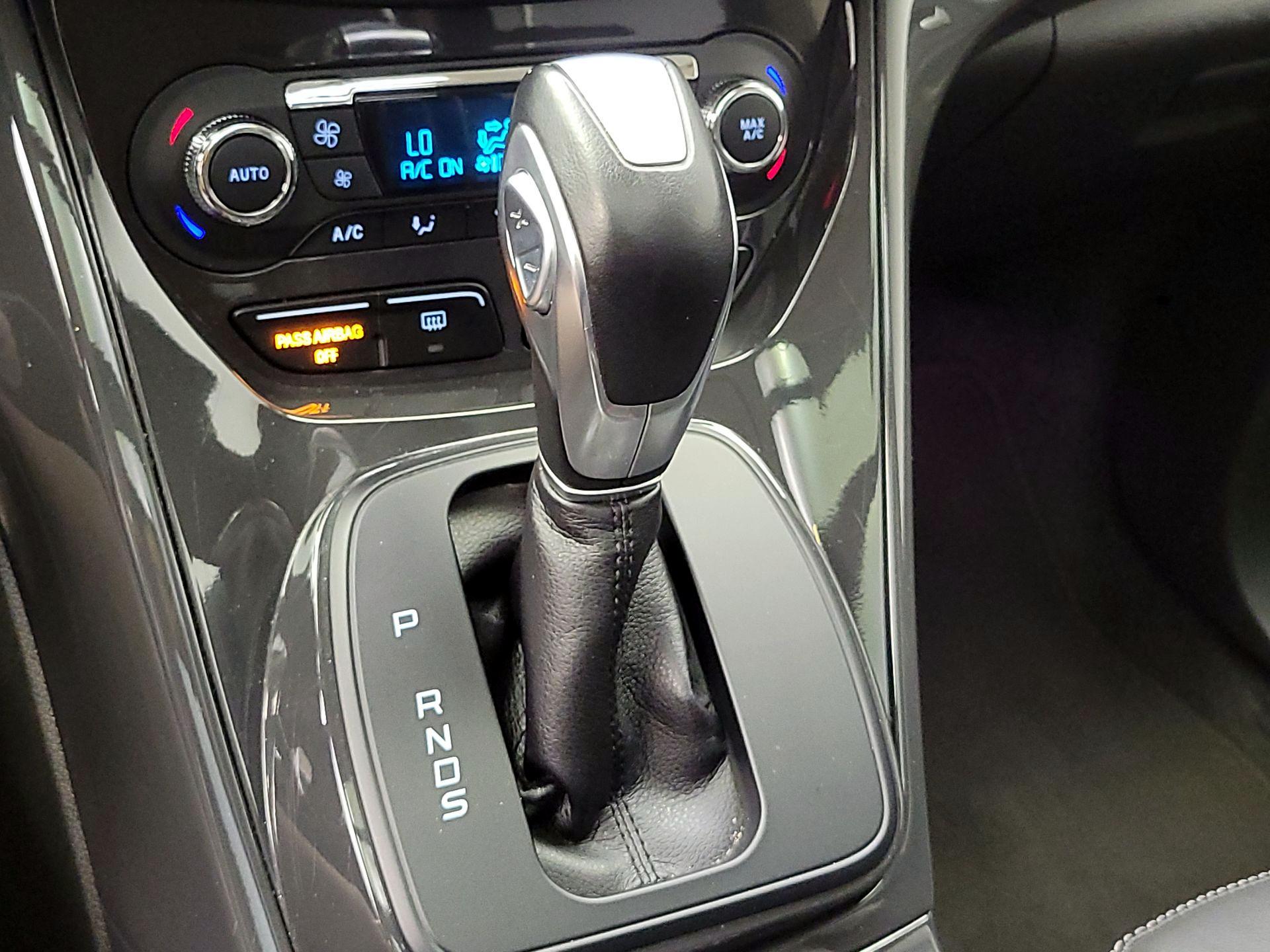 Thumbnail: 2015 Ford Escape - 17