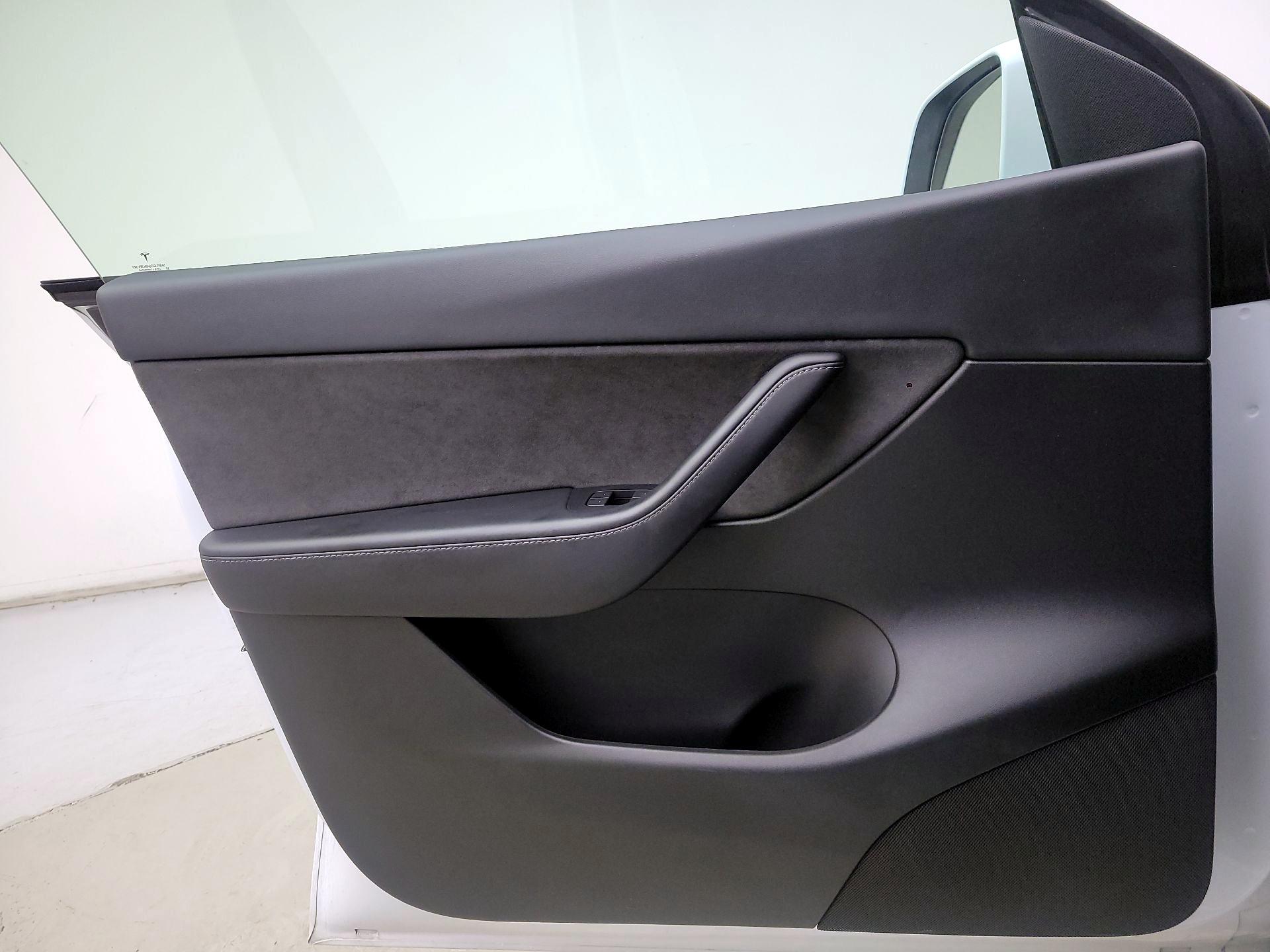 Thumbnail: 2022 Tesla Model Y - 12