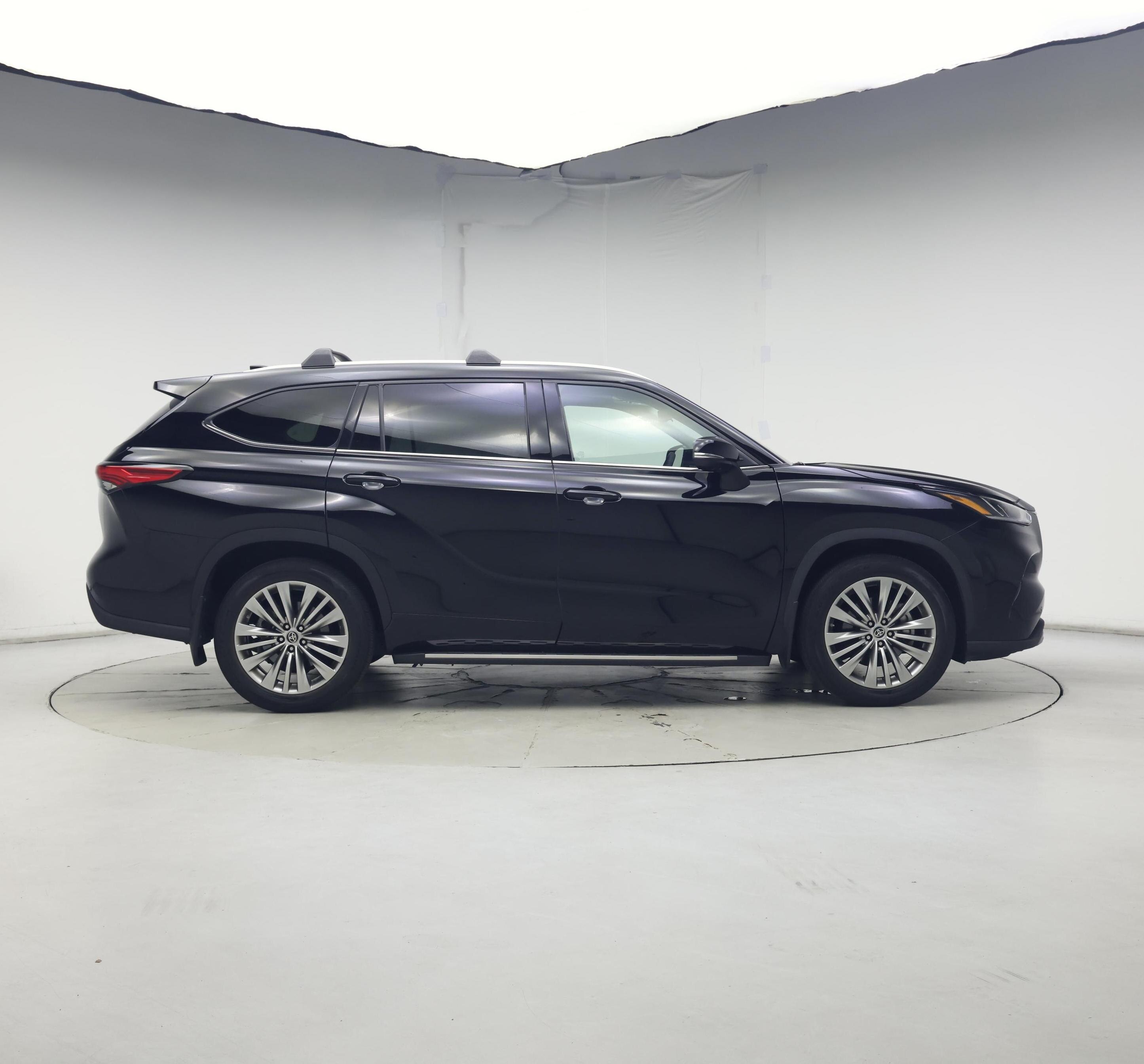 Thumbnail: 2022 Toyota Highlander - 7