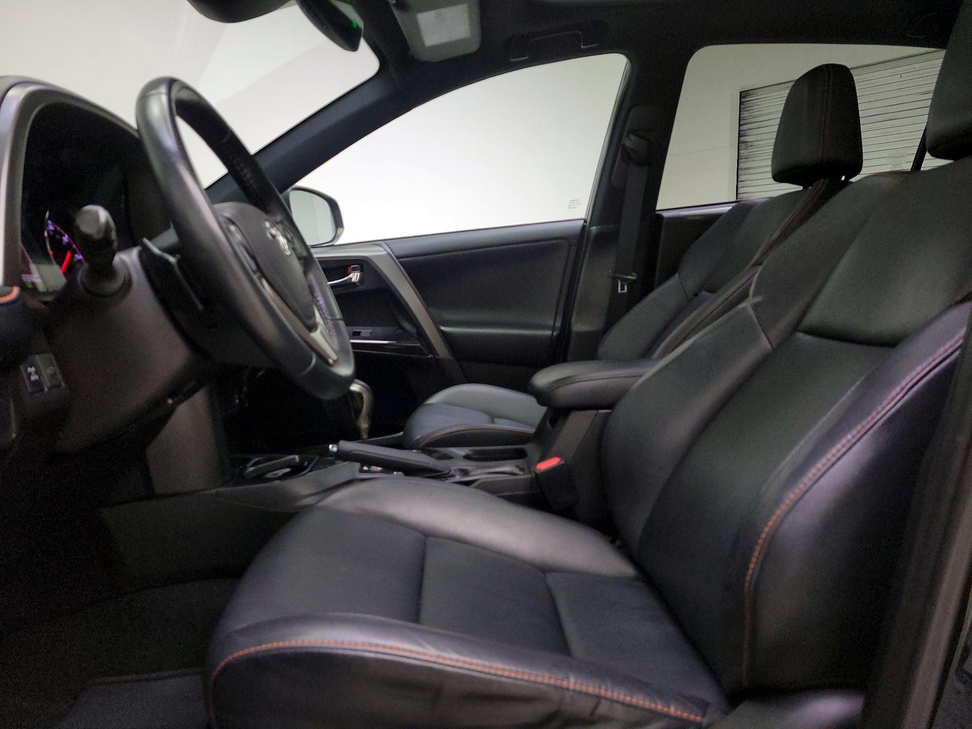 Thumbnail: 2018 Toyota RAV4 - 11