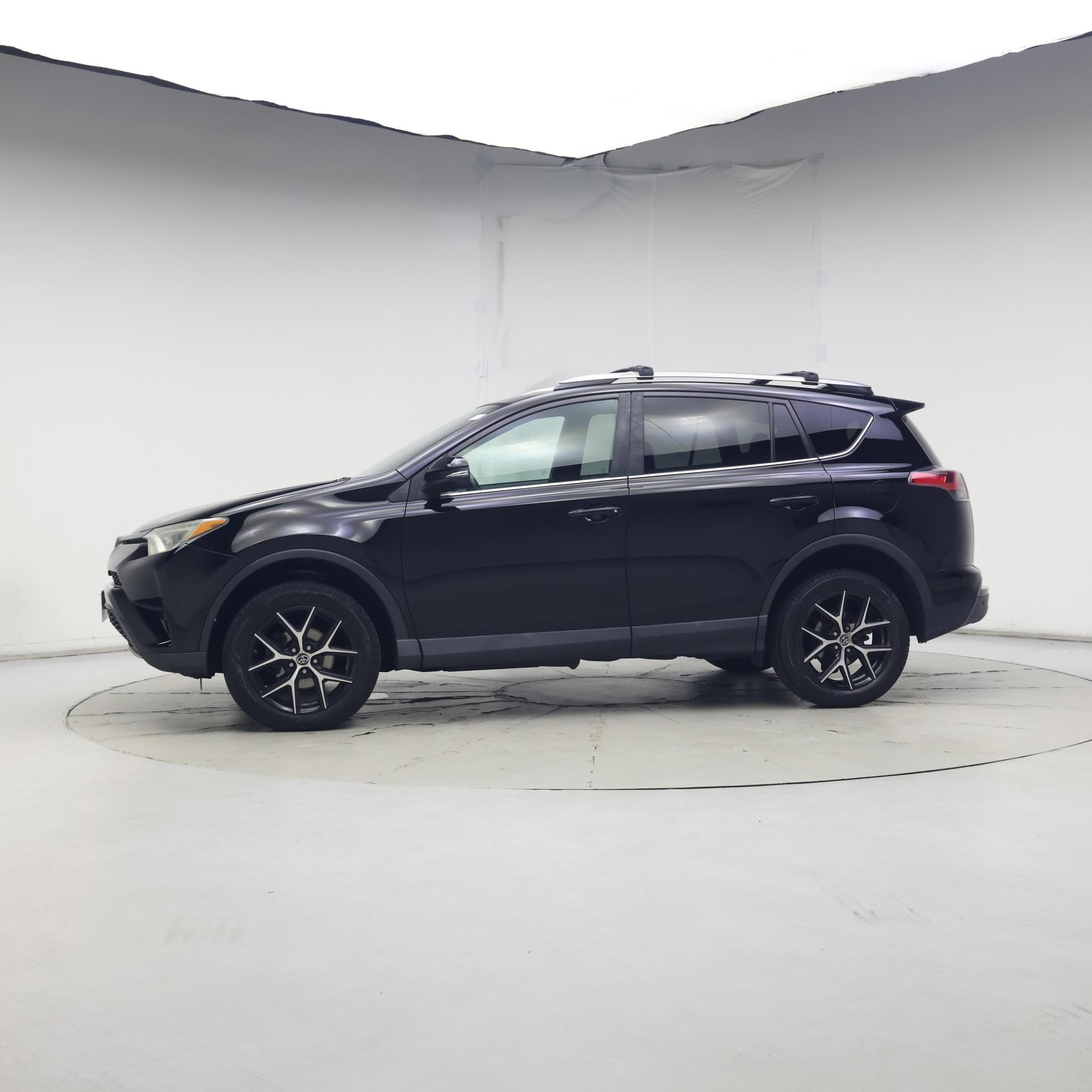 Thumbnail: 2018 Toyota RAV4 - 3